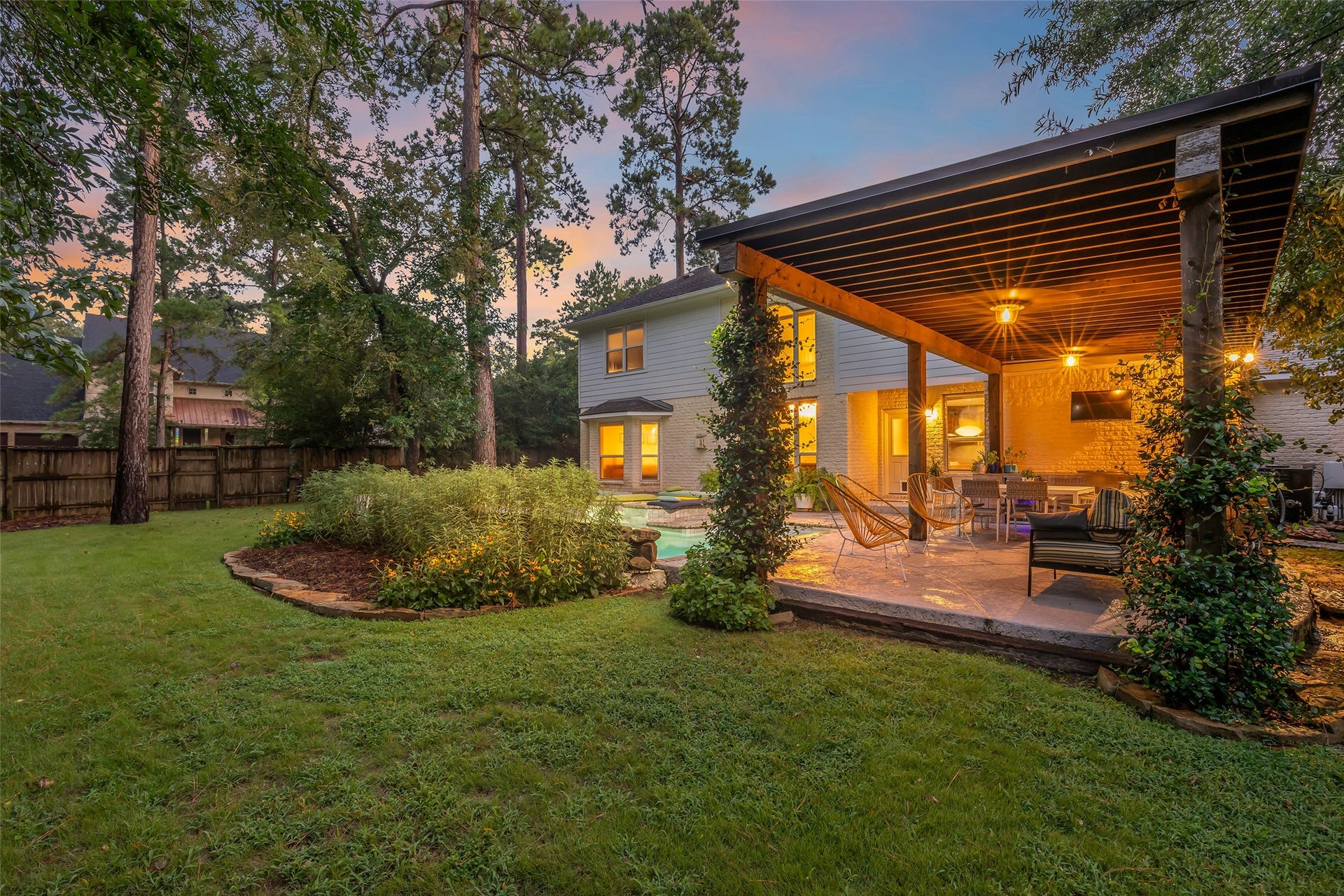 2 Glistening Pond Place, The Woodlands, TX 77382 2 Glistening Pond Place, The Woodlands, TX 77382