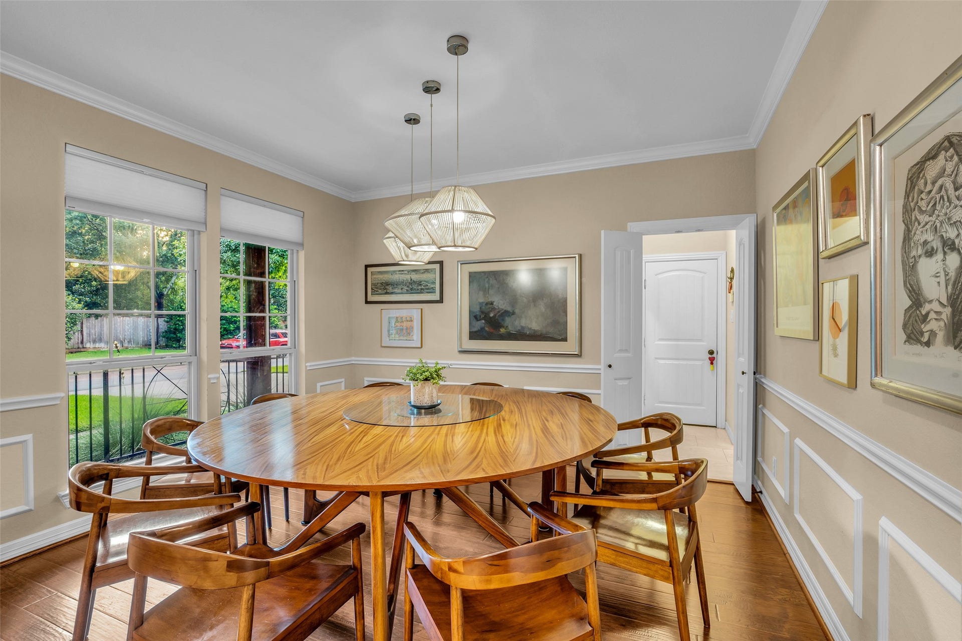 2 Glistening Pond Place, The Woodlands, TX 77382 Large formal dinning room