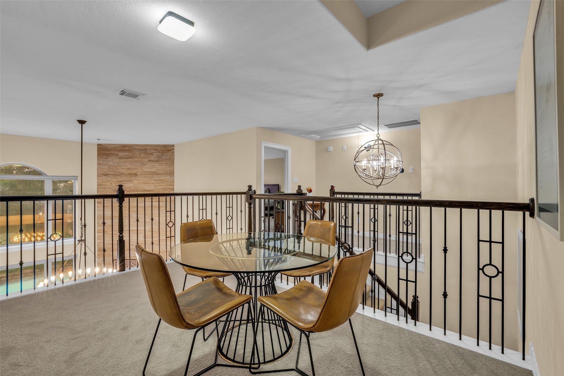 2 Glistening Pond Place, The Woodlands, TX 77382 Second floor study space