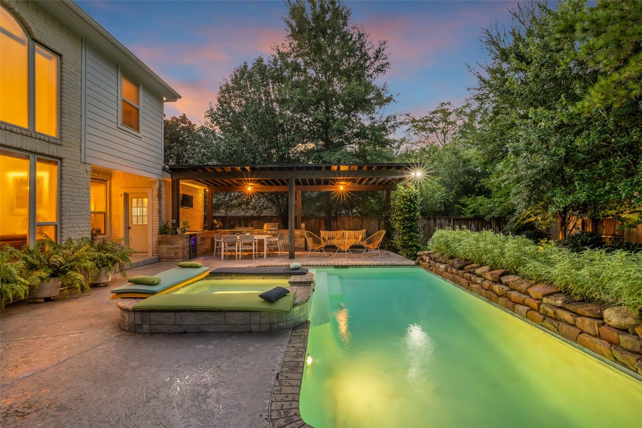Property photo for 2 Glistening Pond Place, The Woodlands, TX