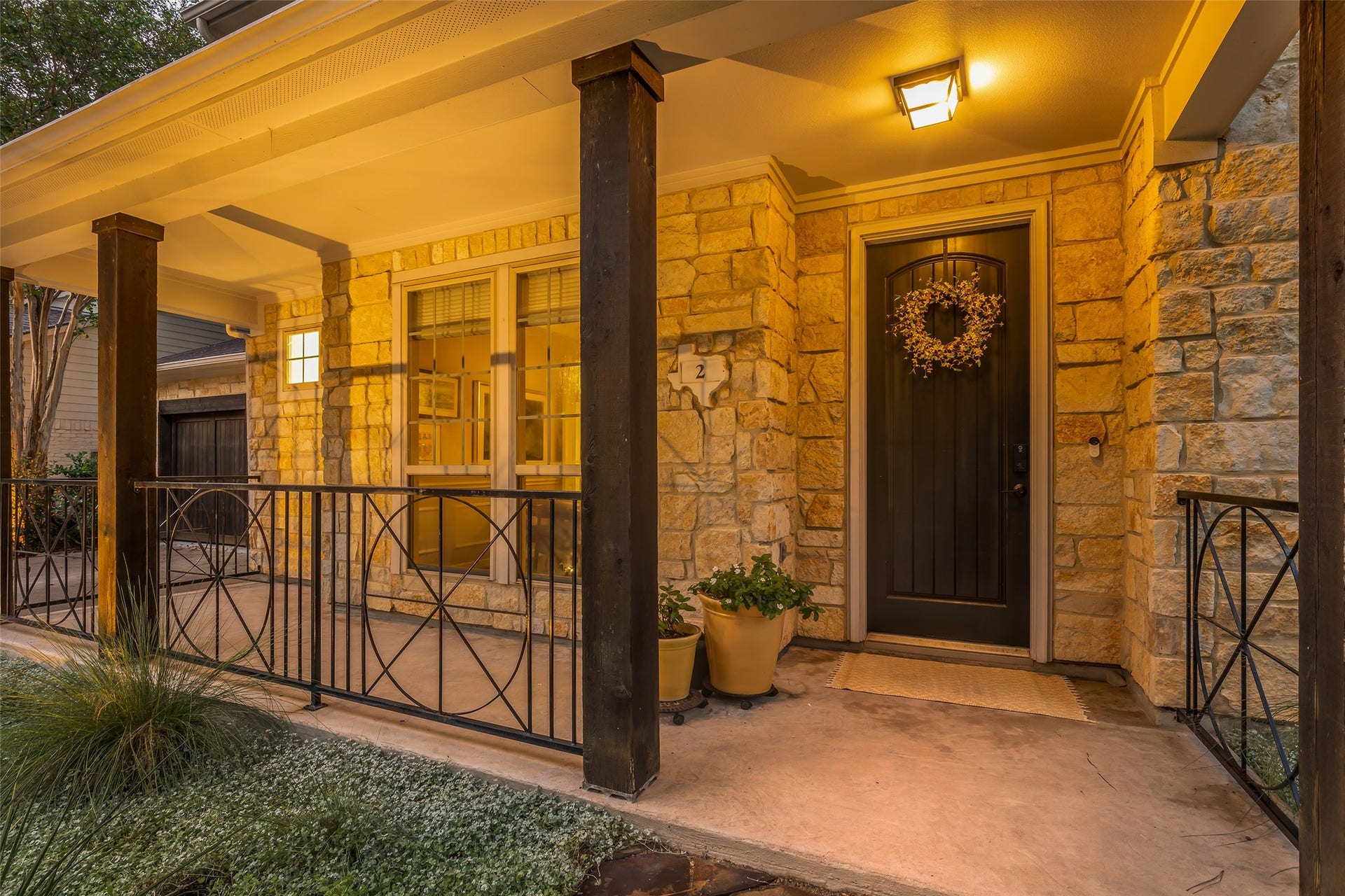 2 Glistening Pond Place, The Woodlands, TX 77382 Front porch