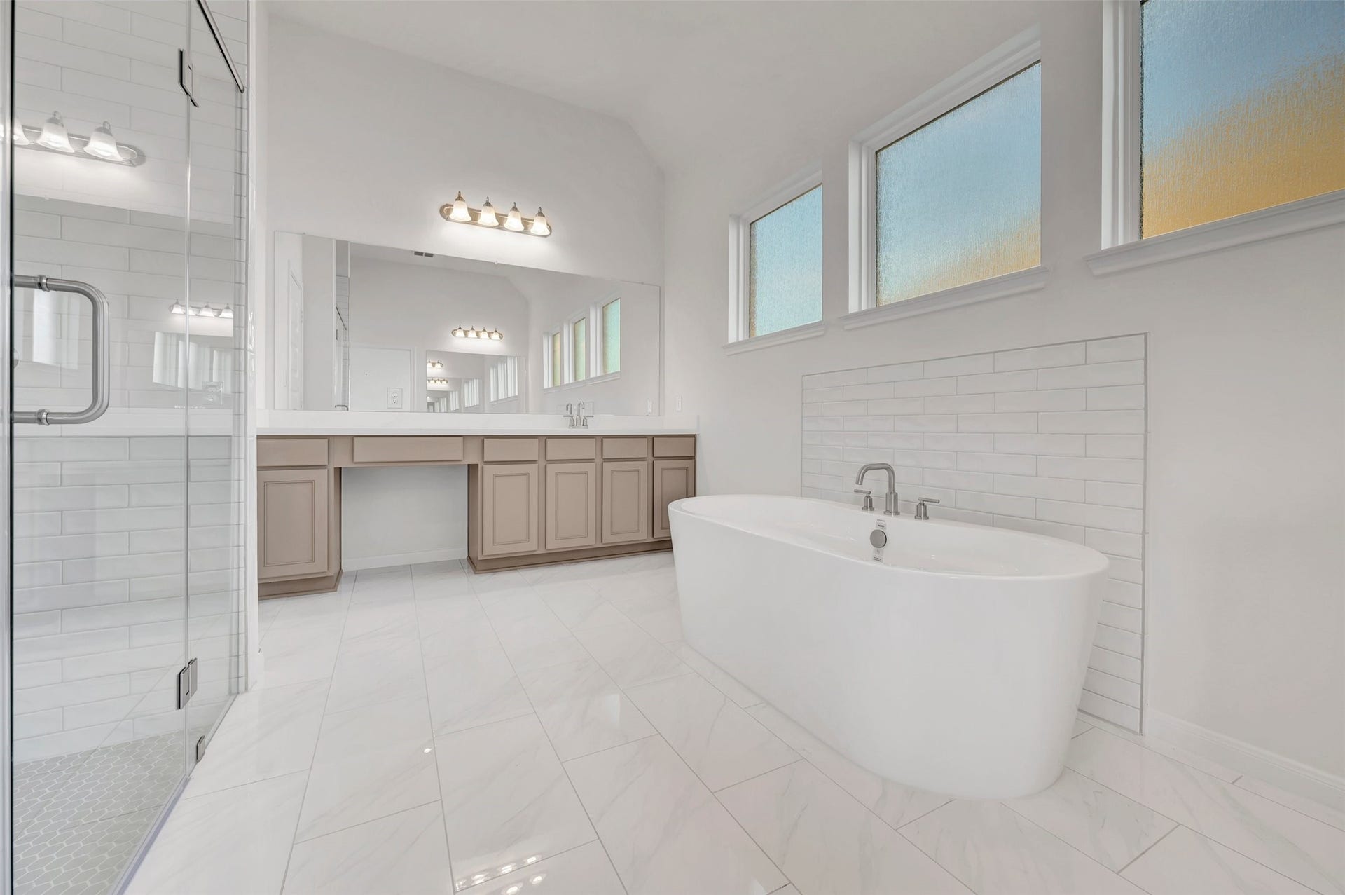 Luxurious primary bath