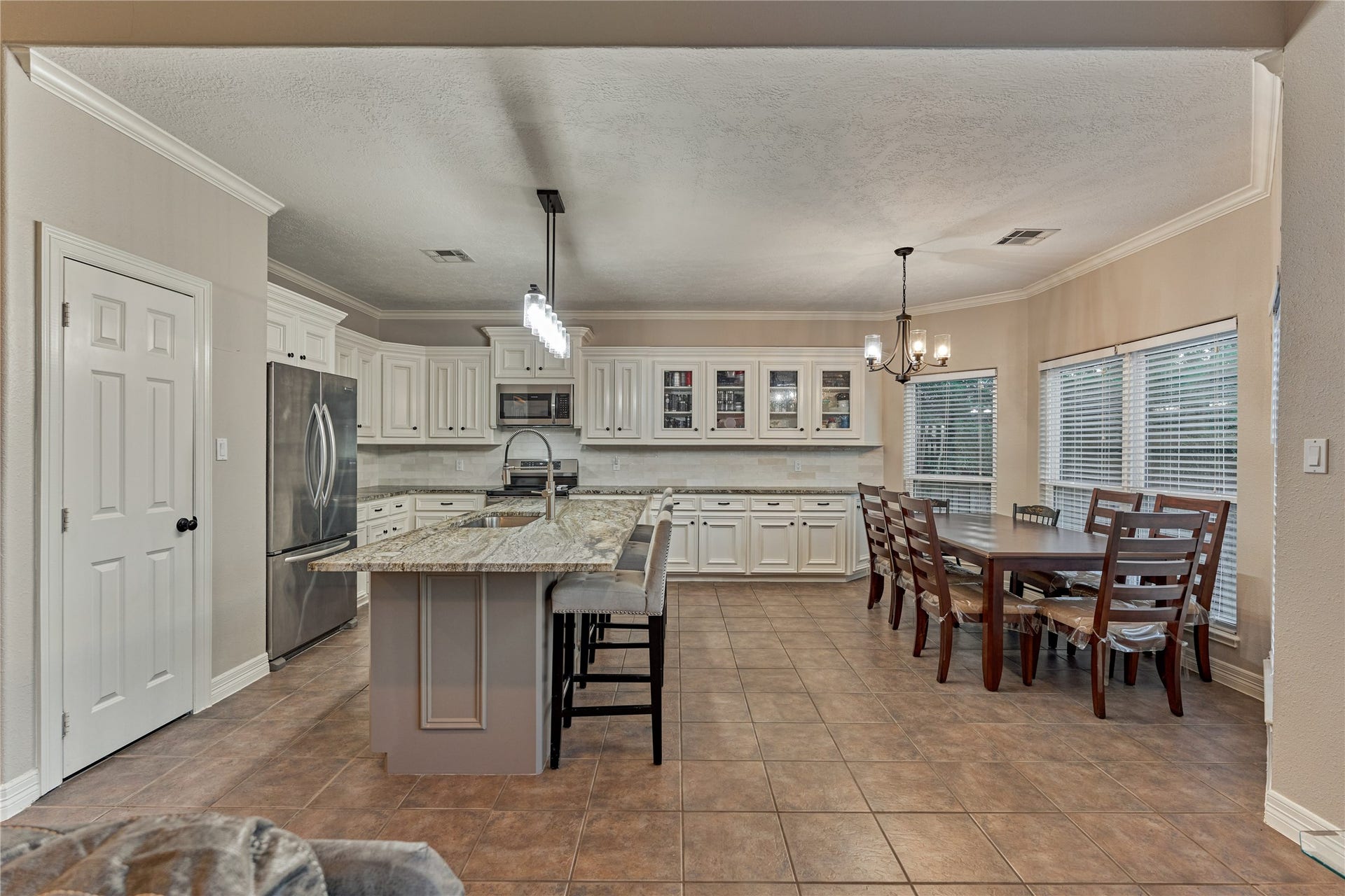 15 Newberry Court, Montgomery, TX 77356 The beautifully updated kitchen opens seamlessly to the dining/breakfast room and living room, creating an inviting open-concept layout ideal for both everyday living and effortless entertaining.