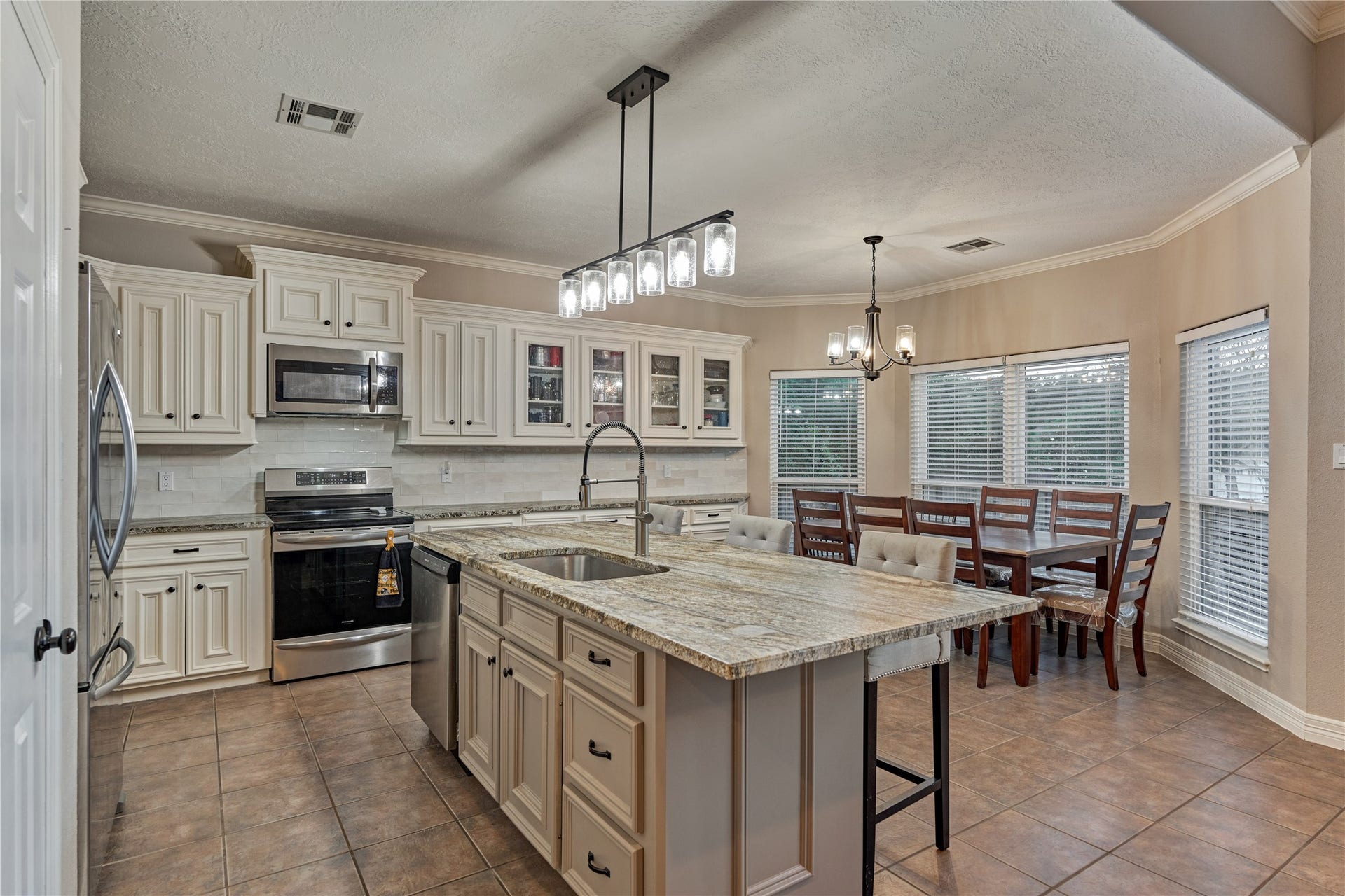 15 Newberry Court, Montgomery, TX 77356 15 Newberry Court, Montgomery, TX 77356