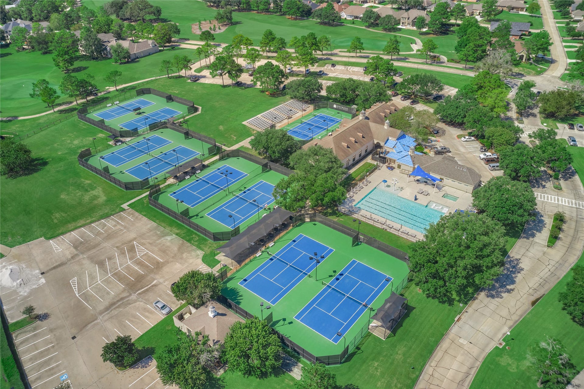 15 Newberry Court, Montgomery, TX 77356 Enjoy access to tennis and pickleball courts, a resort-style swimming pool, a relaxing day spa, and a fully equipped fitness center.