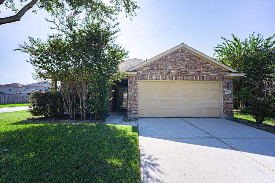Property photo for 9918 Hideaway Bend Lane, Houston, TX