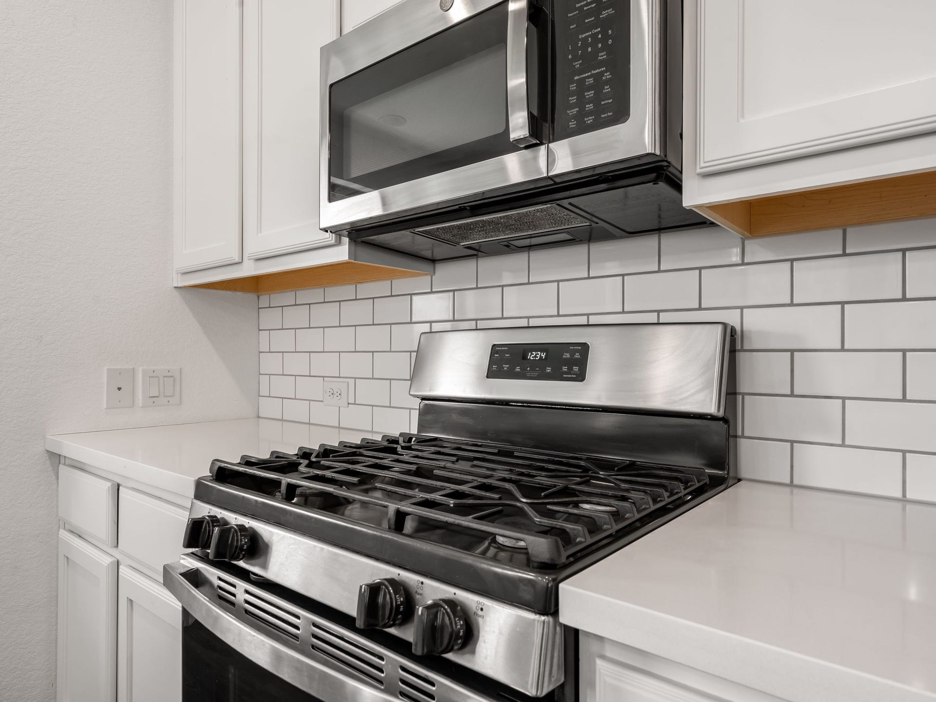 13021 Sapphire Lake Lane, La Marque, TX 77568 Kitchen