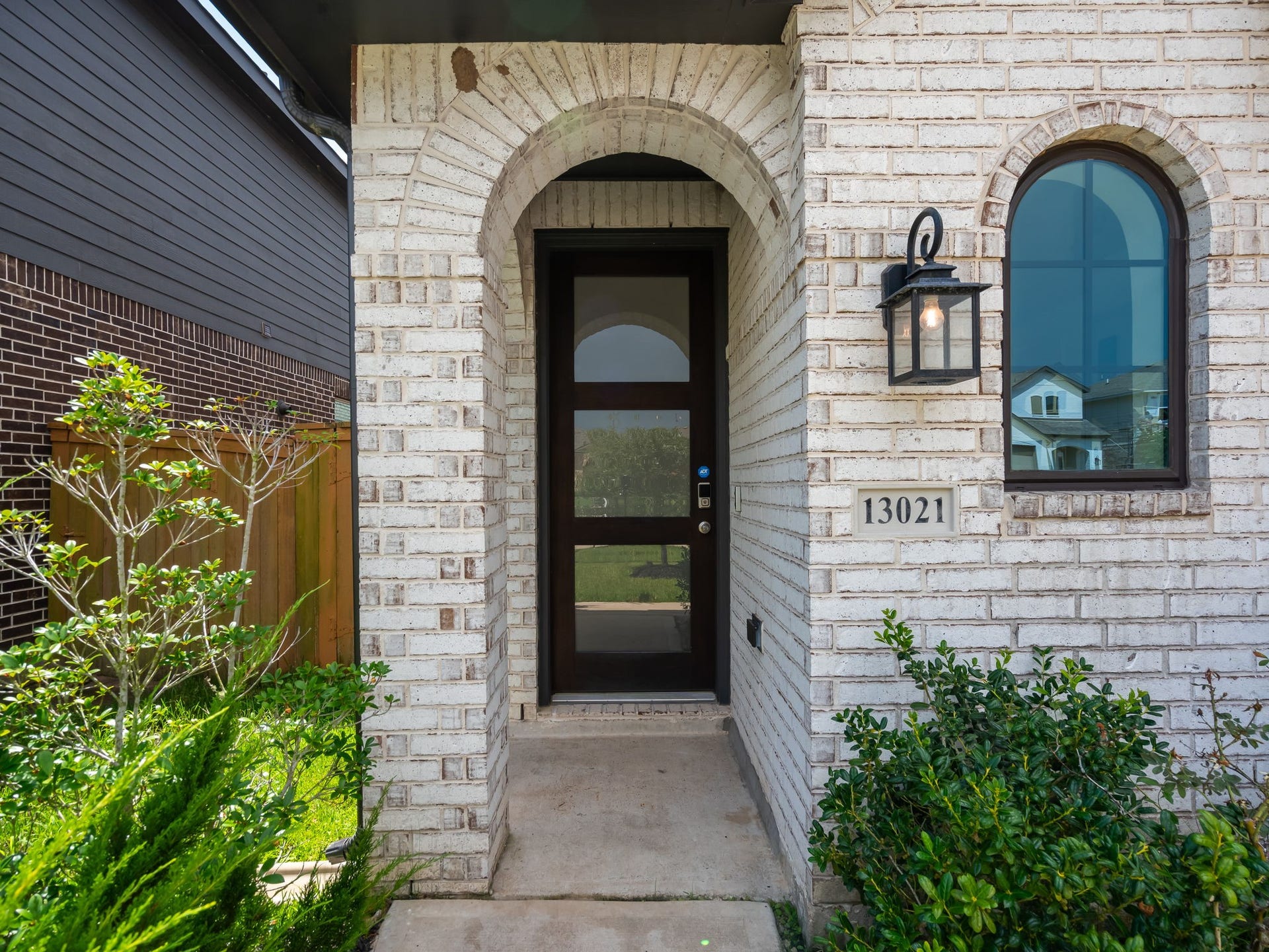 13021 Sapphire Lake Lane, La Marque, TX 77568 Entry