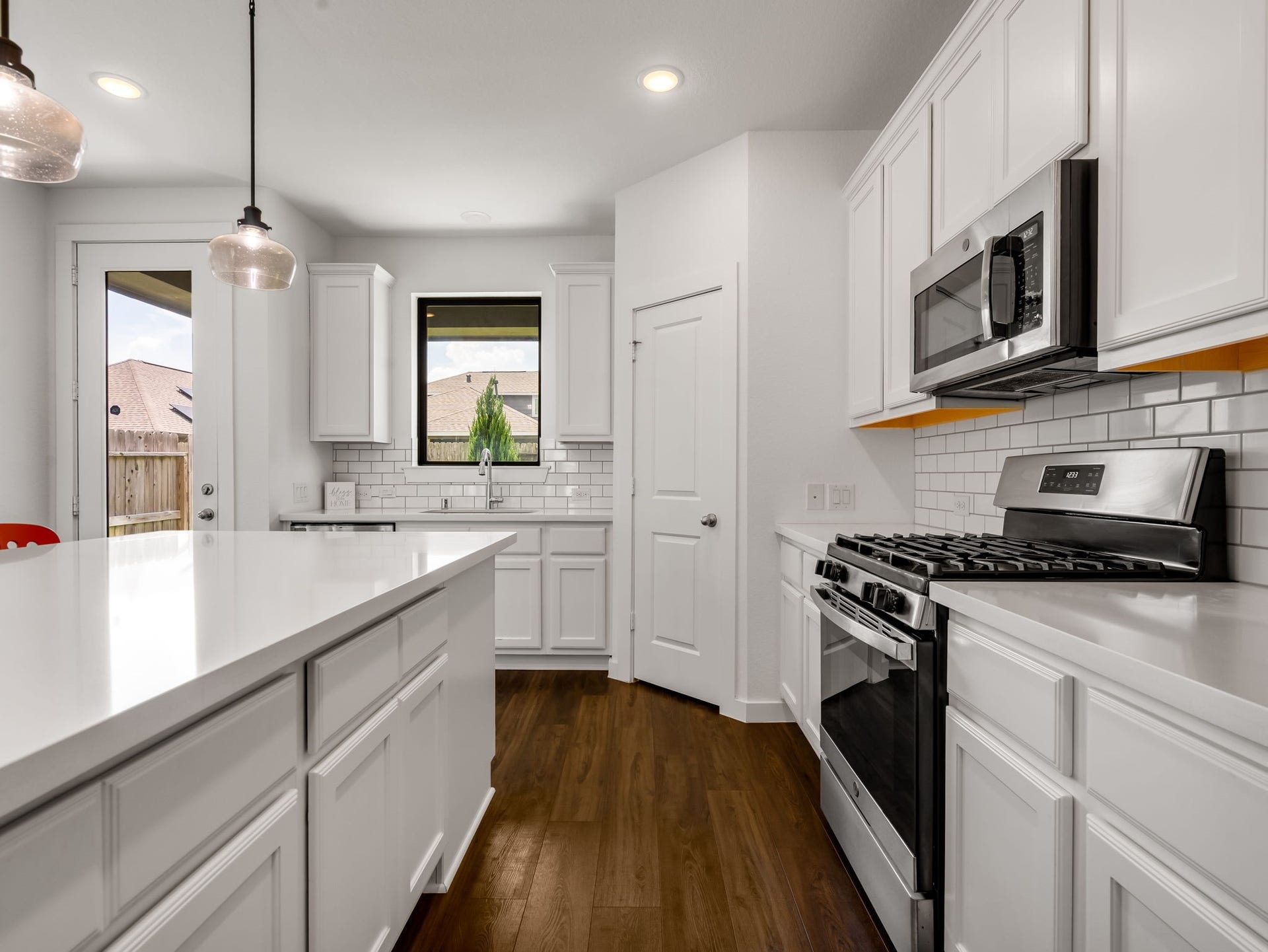 13021 Sapphire Lake Lane, La Marque, TX 77568 Kitchen