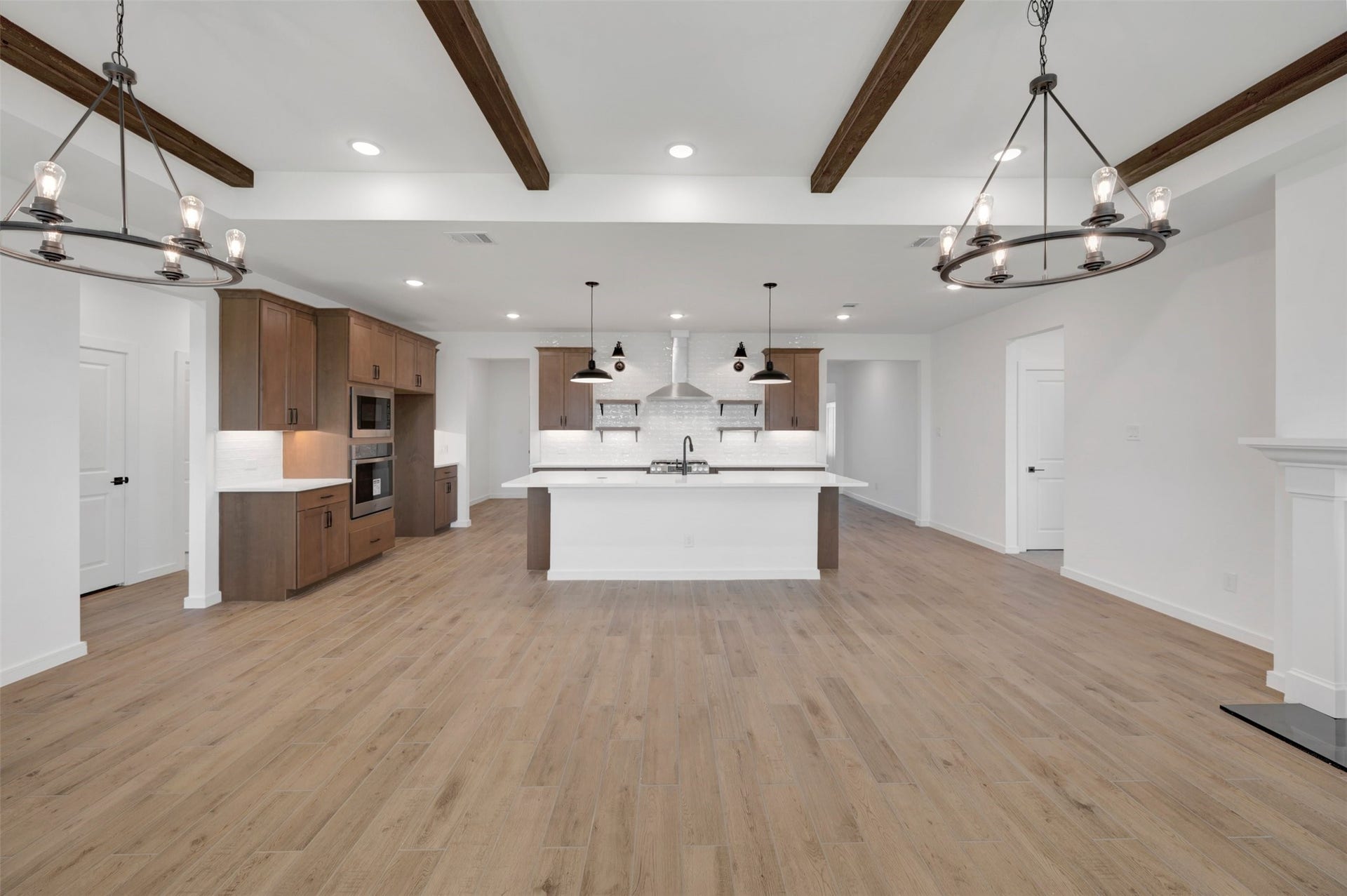 12027 Old Fashion Circle, Mont Belvieu, TX 77535 Gourmet island kitchen