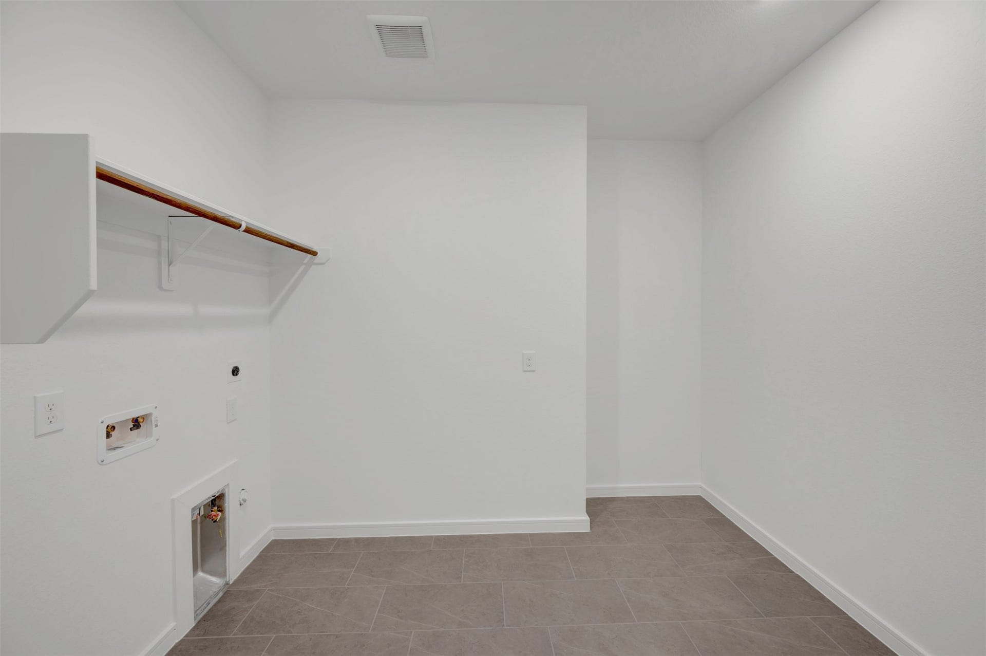 12027 Old Fashion Circle, Mont Belvieu, TX 77535 Laundry room