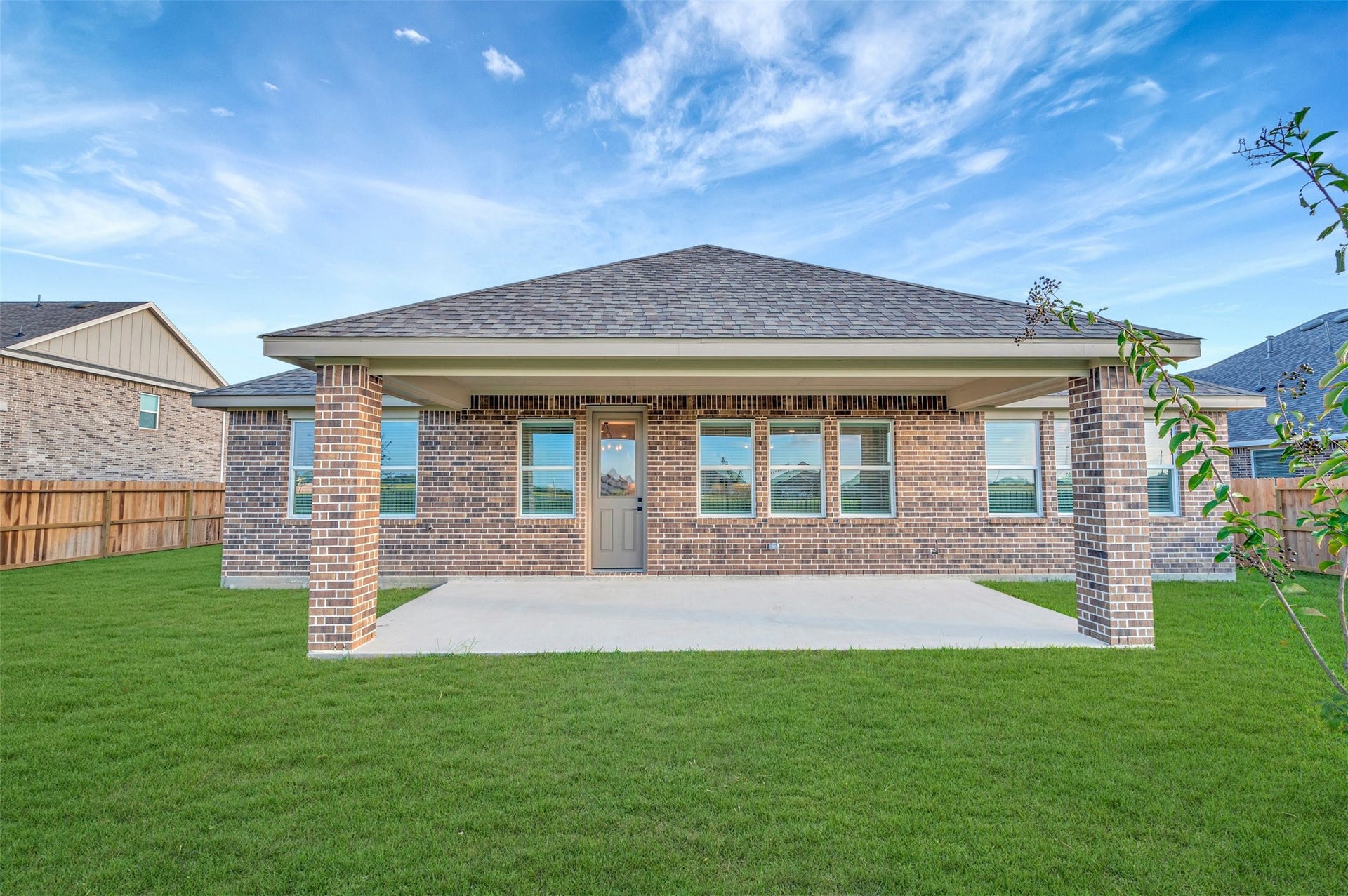 12027 Old Fashion Circle, Mont Belvieu, TX 77535 Amazing backyard