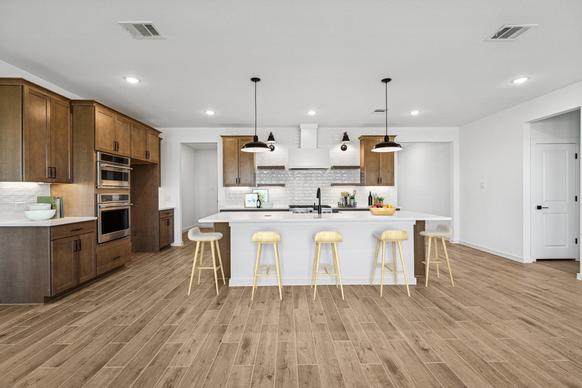 12027 Old Fashion Circle, Mont Belvieu, TX 77535 Stunning island kitchen (*Photo not of actual home and used for illustration purposes only.)