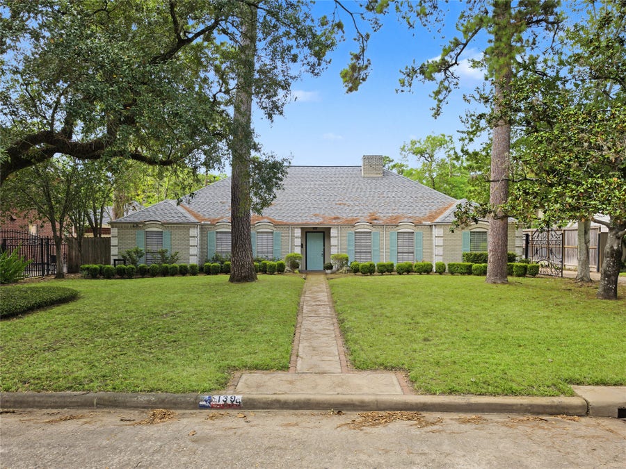 Property photo for 139 Haversham Drive, Houston, TX