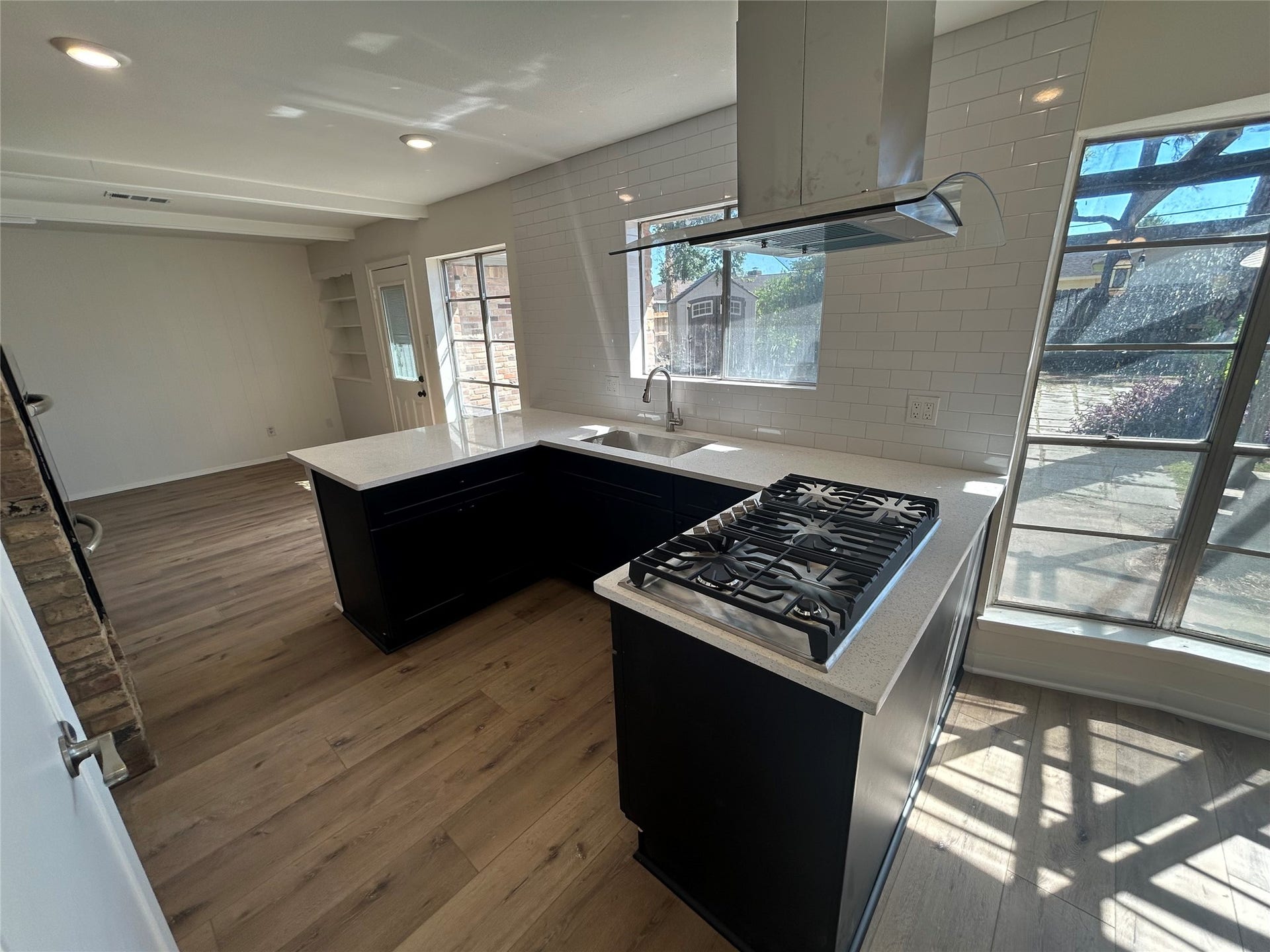 4019 Belgrade Drive, Houston, TX 77045 4019 Belgrade Drive, Houston, TX 77045