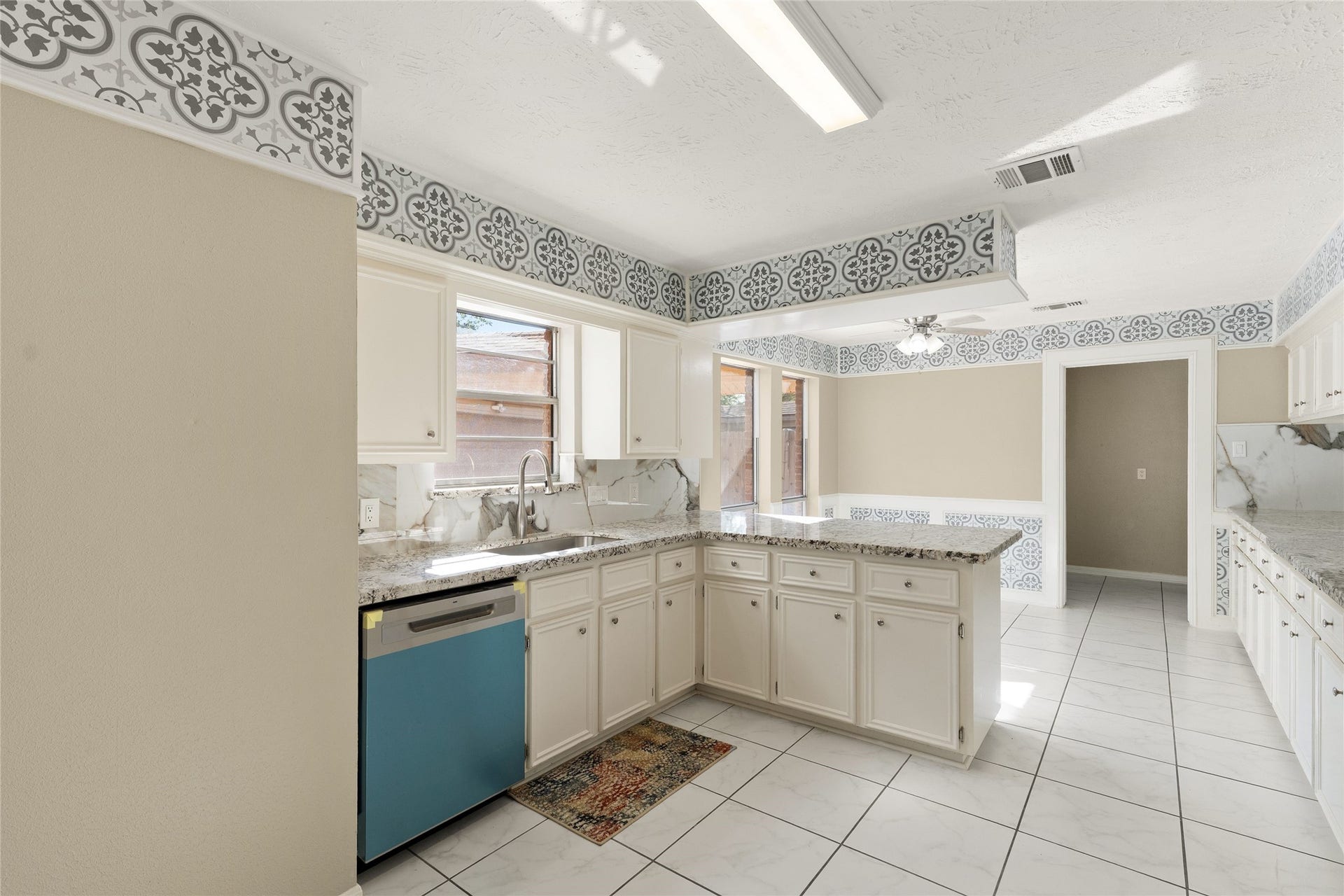 7231 Granvia Dr, Houston, TX 77083