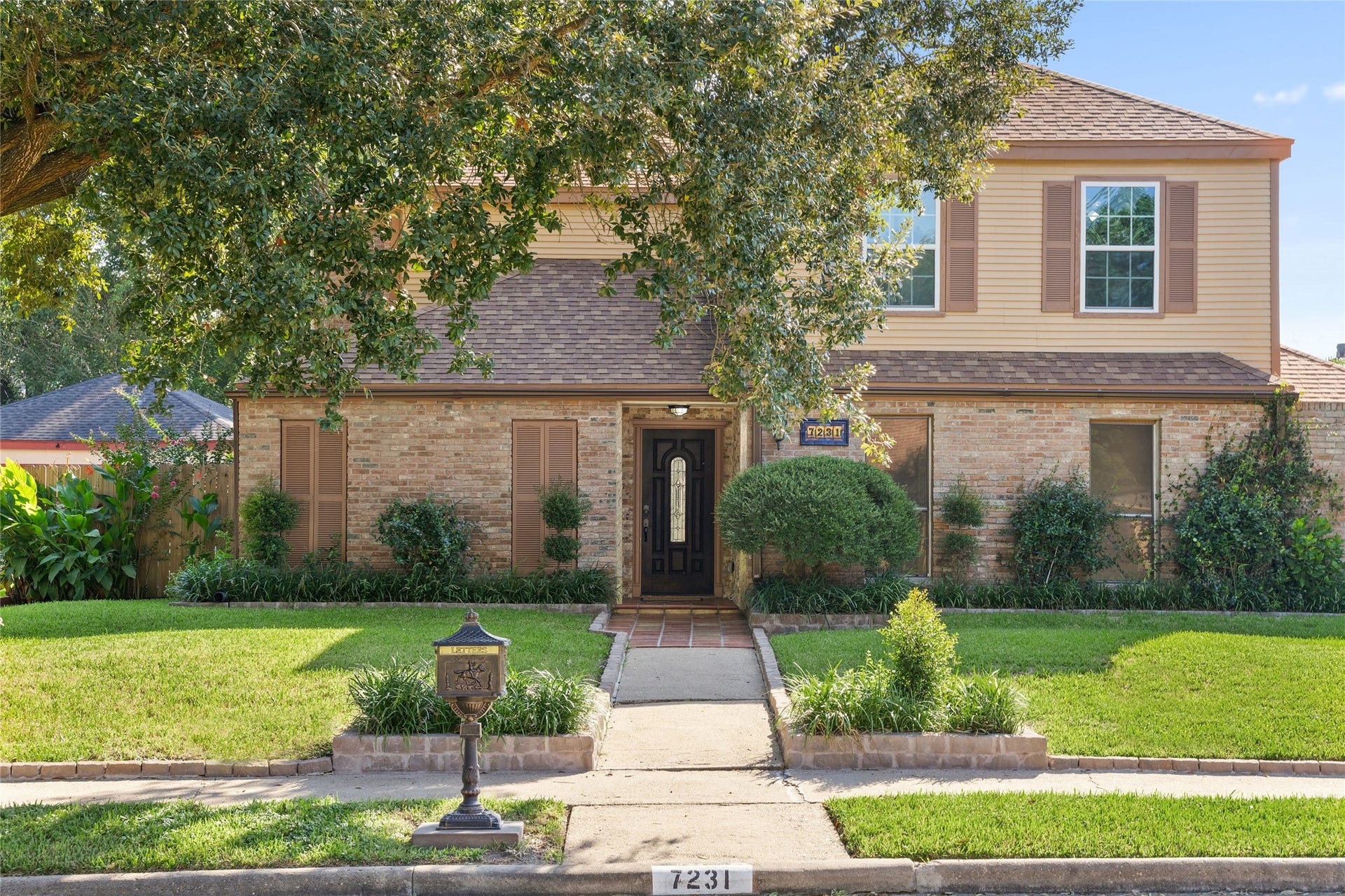 7231 Granvia Dr, Houston, TX 77083