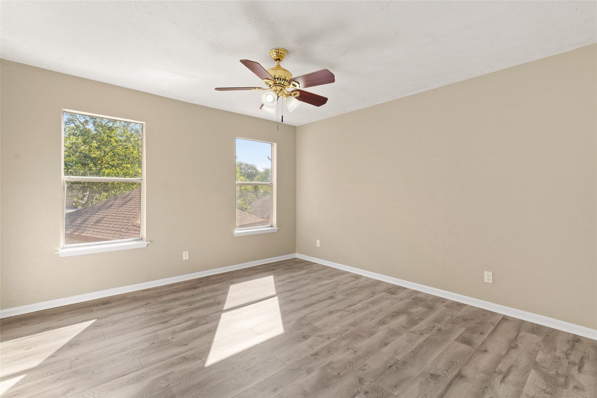 7231 Granvia Dr, Houston, TX 77083