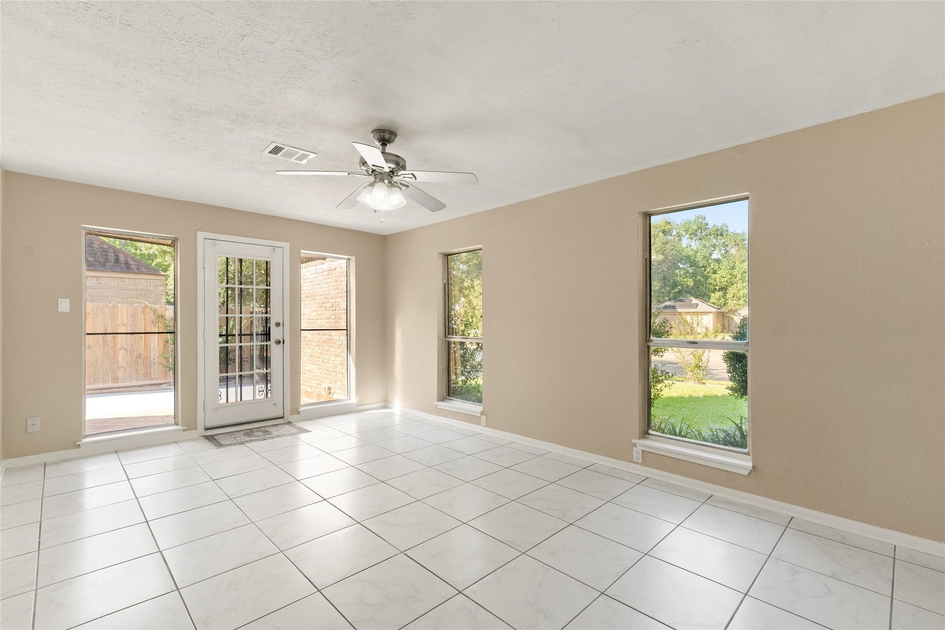 7231 Granvia Dr, Houston, TX 77083
