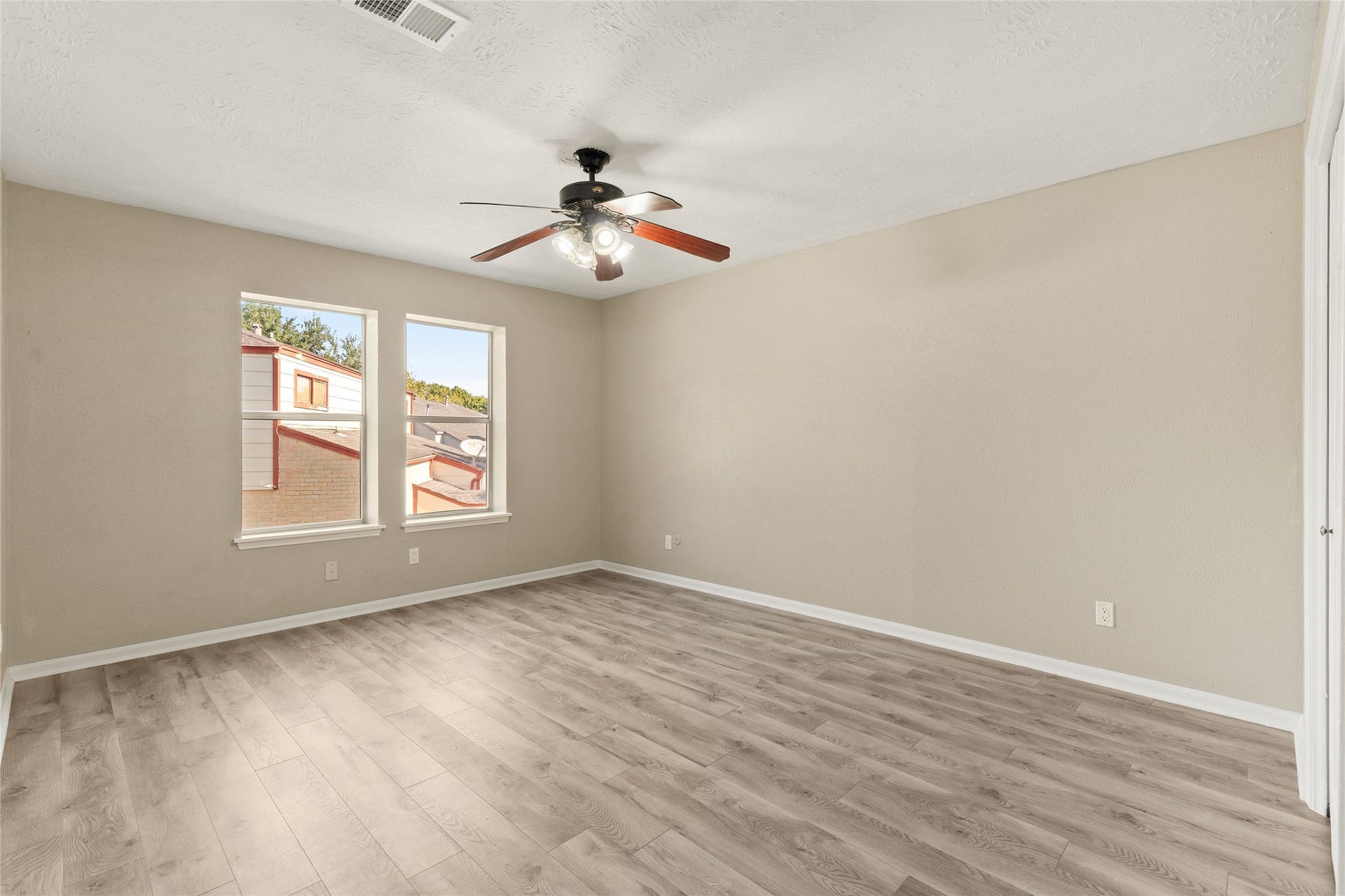 7231 Granvia Dr, Houston, TX 77083