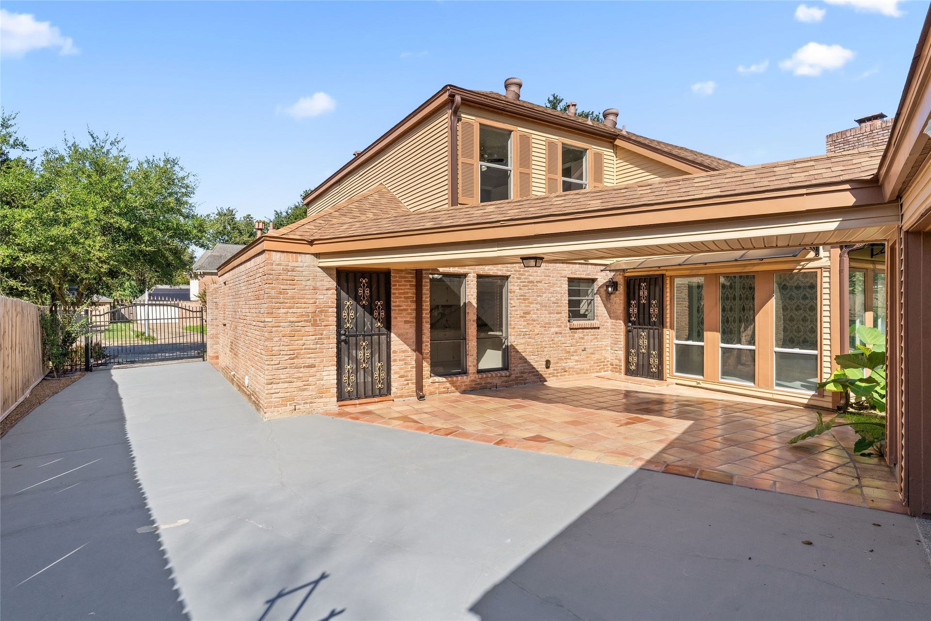 7231 Granvia Dr, Houston, TX 77083