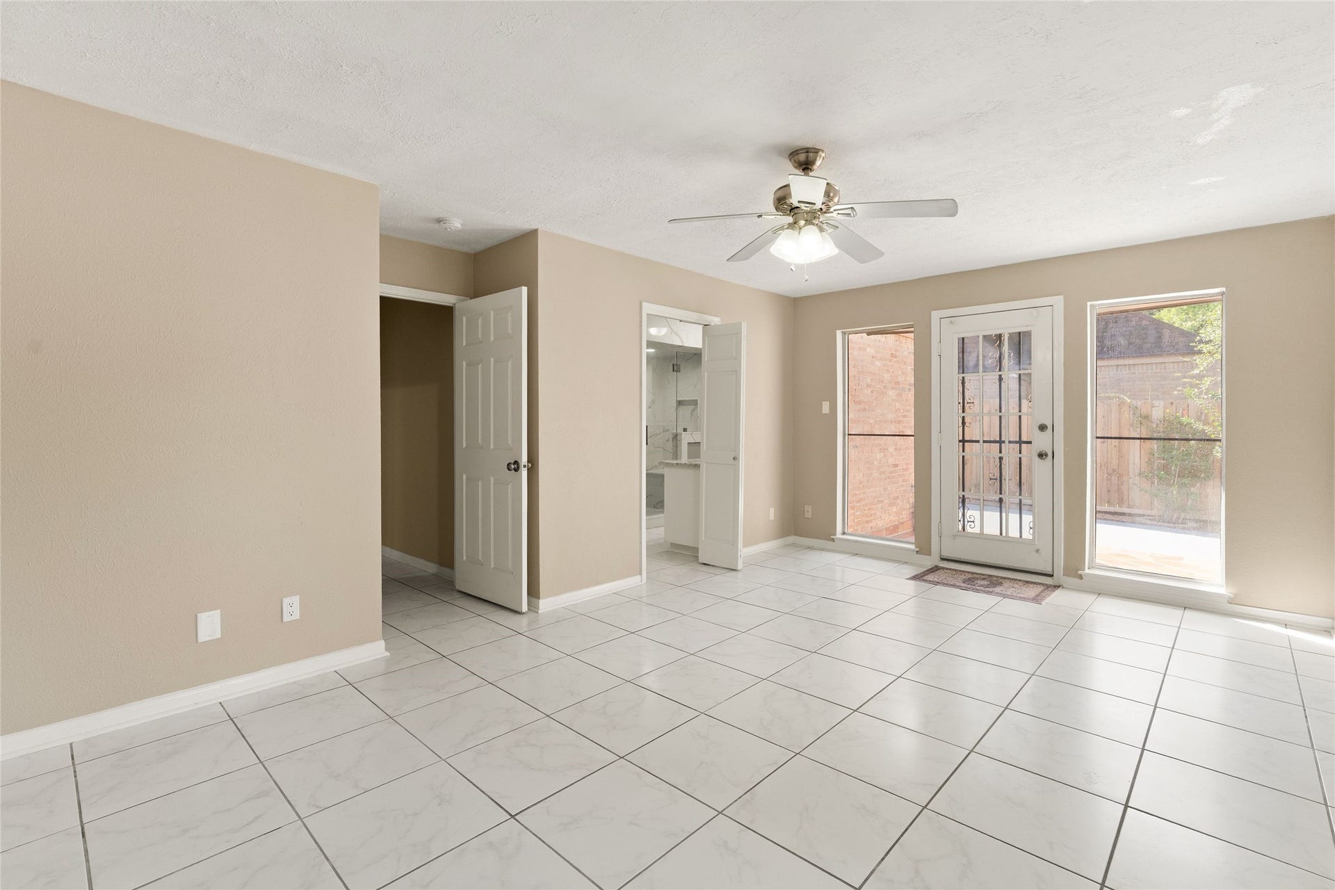 7231 Granvia Dr, Houston, TX 77083