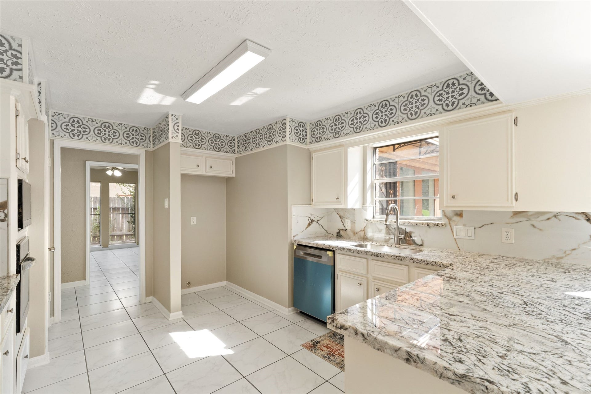 7231 Granvia Dr, Houston, TX 77083