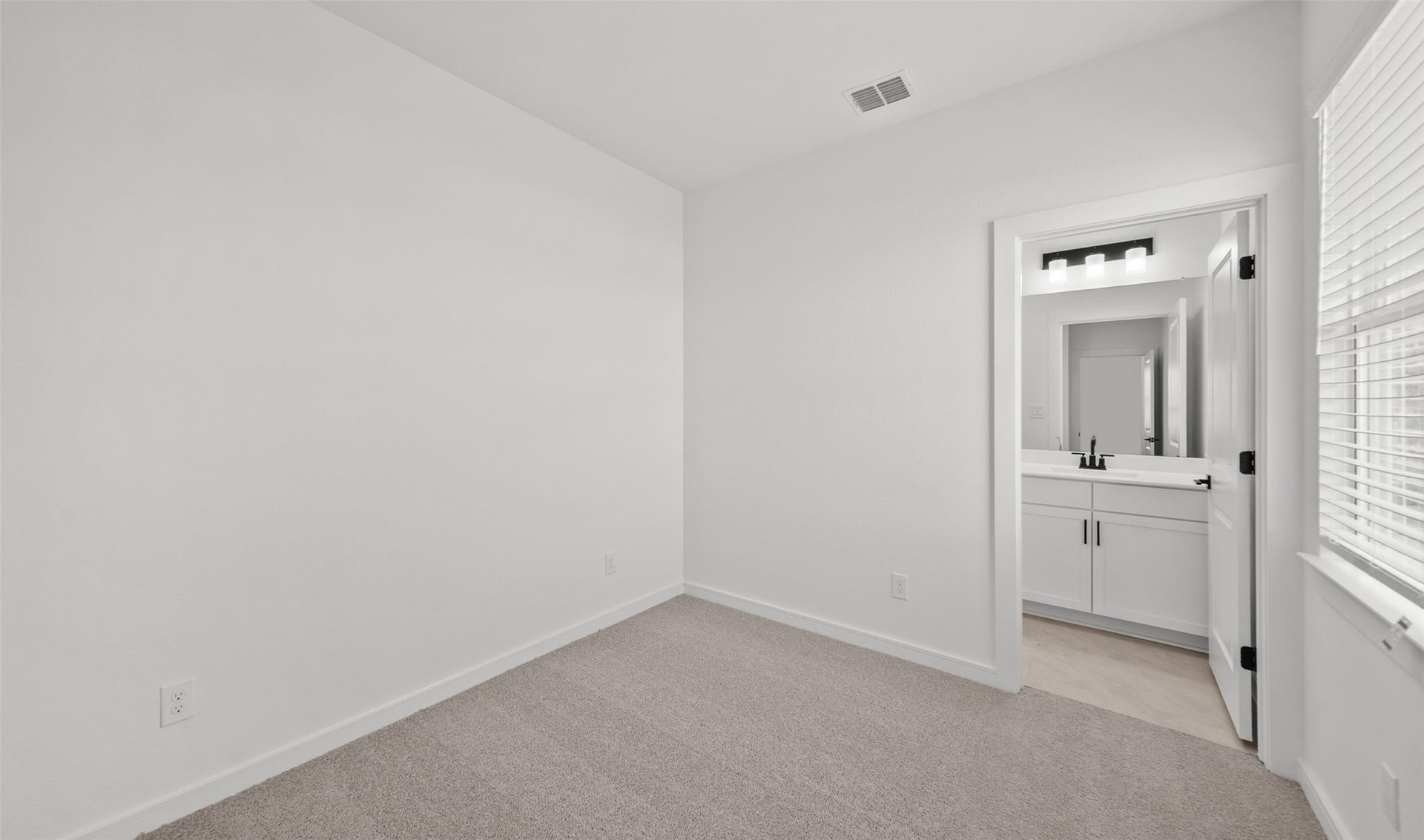 655 Daniels Lake Lane, Dayton, TX 77535 Extra Suite Plus (*Photo not of actual home and used for illustration purposes only.)