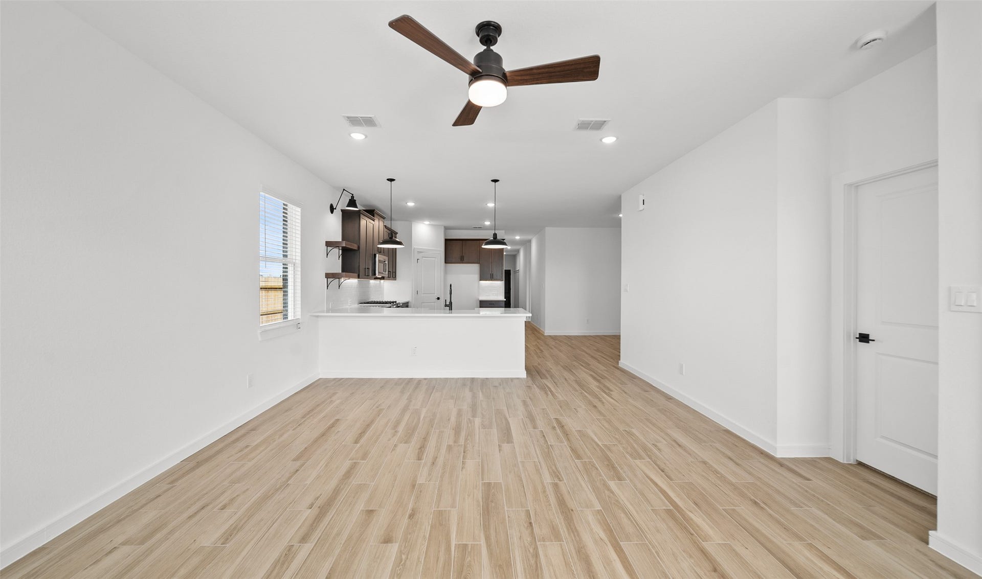 655 Daniels Lake Lane, Dayton, TX 77535 Open floor plan (*Photo not of actual home and used for illustration purposes only.)