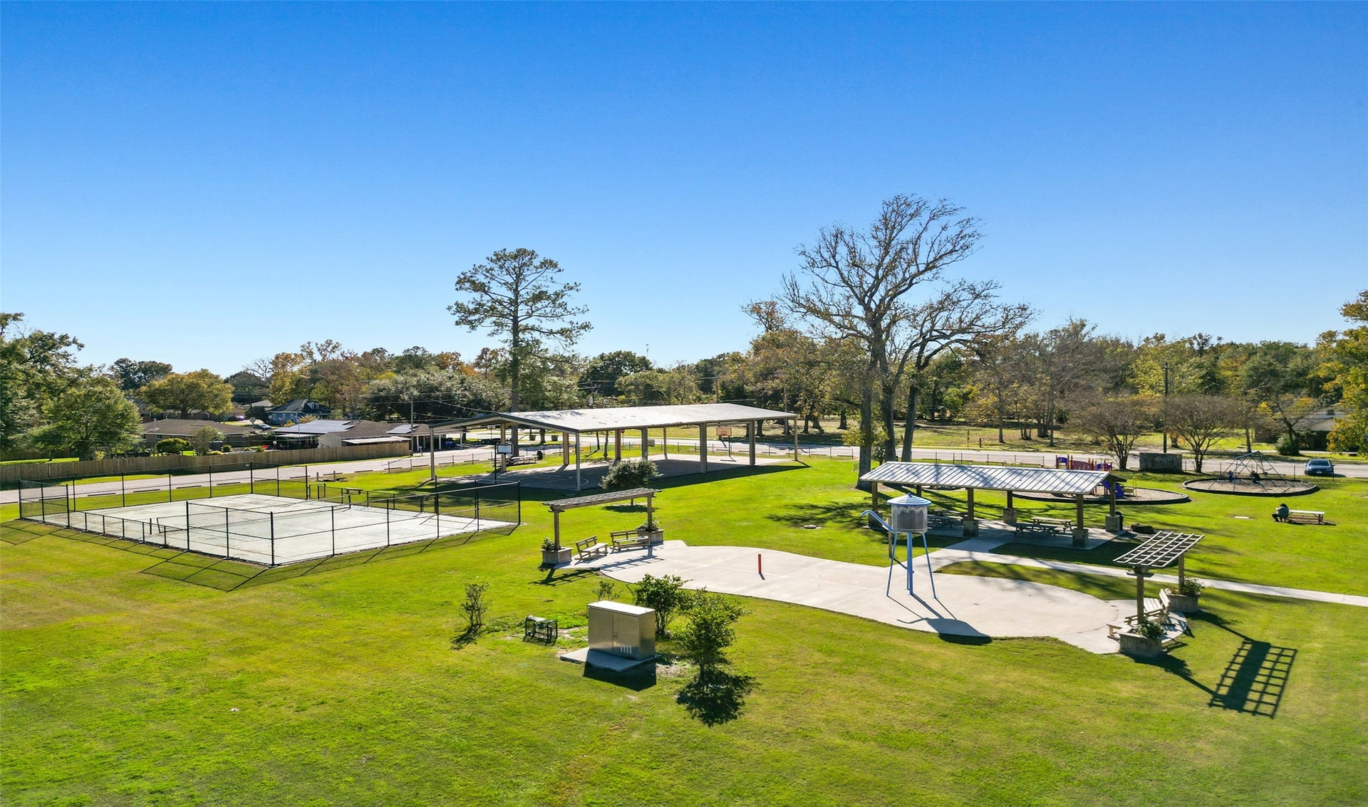 655 Daniels Lake Lane, Dayton, TX 77535 Parker Park offers basketball courts, a pavilion, picnic tables, playground, splashpad and tennis courts.