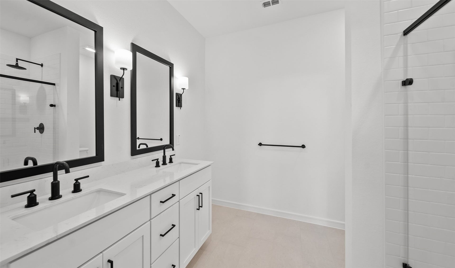 655 Daniels Lake Lane, Dayton, TX 77535 Relaxing primary bath (*Photo not of actual home and used for illustration purposes only.)