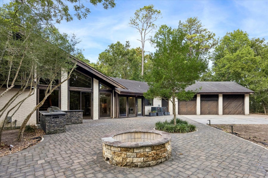 Property photo for 104 Gershwin Drive, Houston, TX