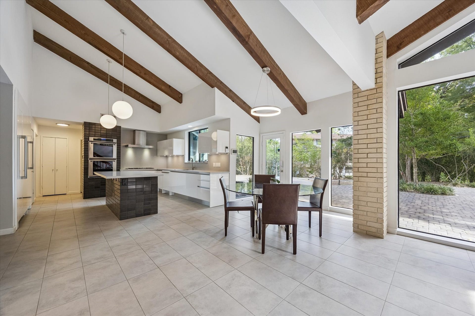 104 Gershwin Drive, Houston, TX 77079 Another view of the breakfast area highlights its seamless connection to the kitchen, vaulted beamed ceiling & direct access to the back patio for easy indoor-outdoor flow.