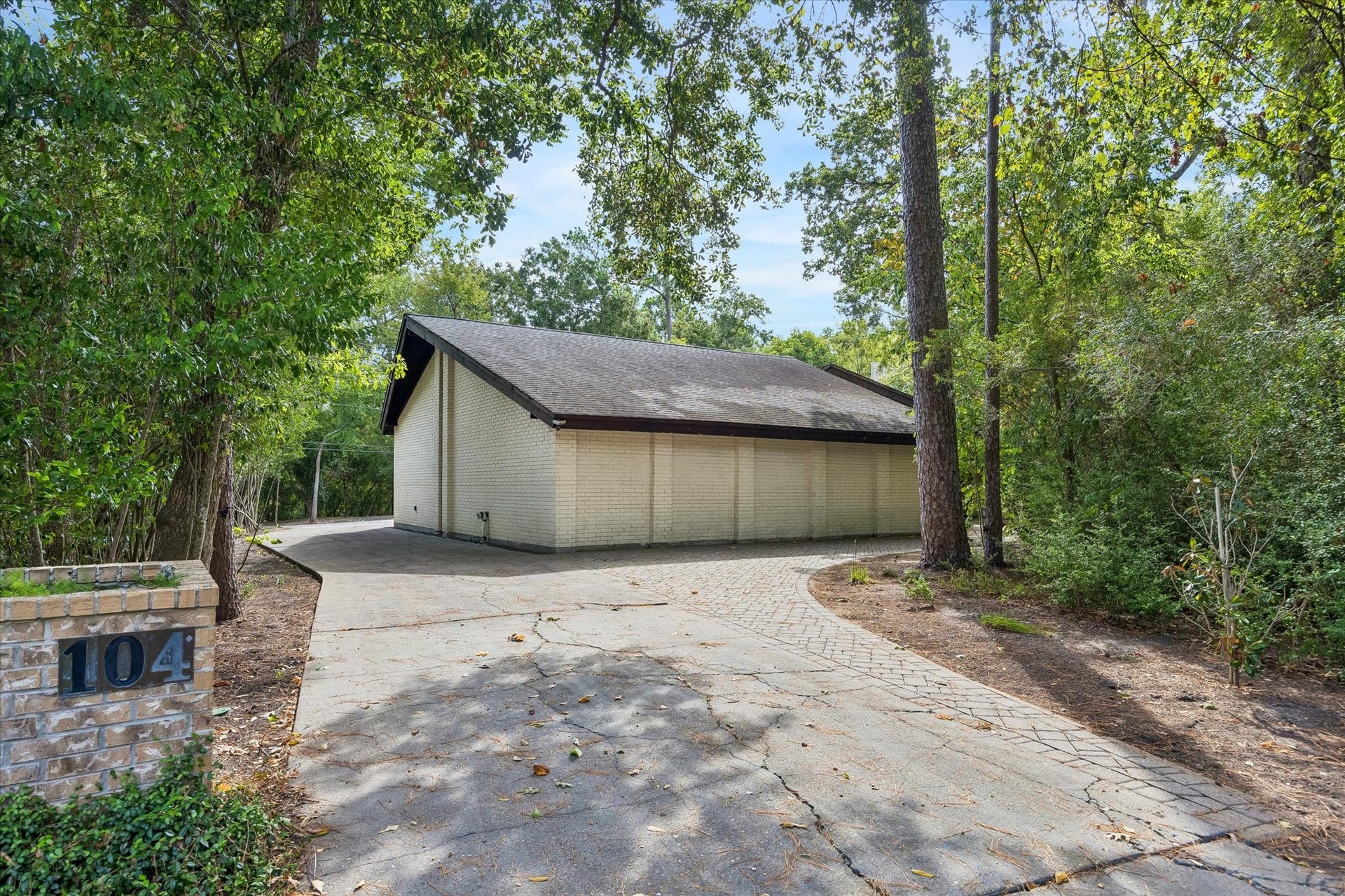 104 Gershwin Drive, Houston, TX 77079 Attached six-car tandem garage offering exceptional parking & storage space.