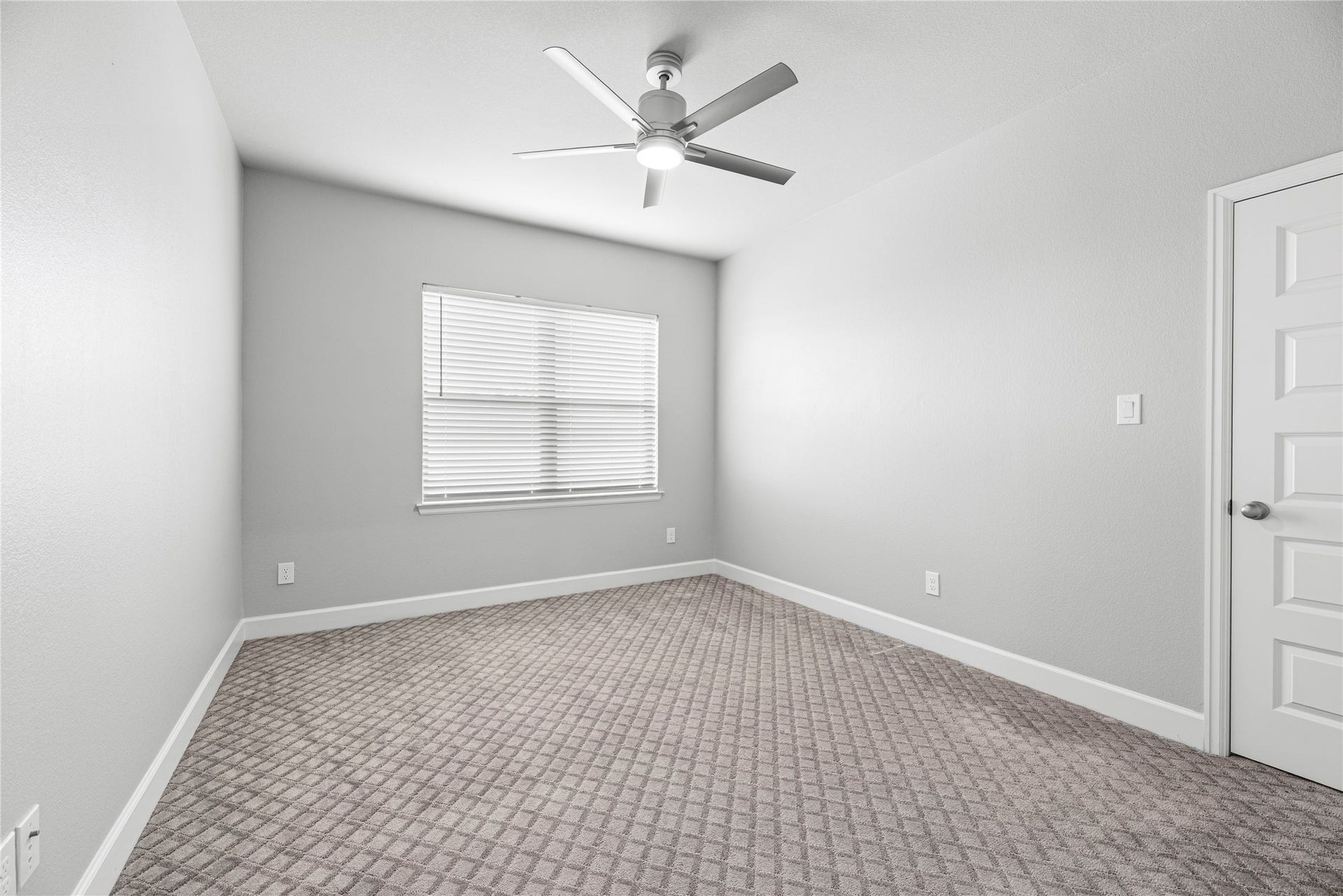 9511 Shaded Tree Drive, Missouri City, TX 77459 1 of 3 secondary bedrooms located upstairs, complete with plush carpet, large windows with privacy blinds, and a ceiling fan.
