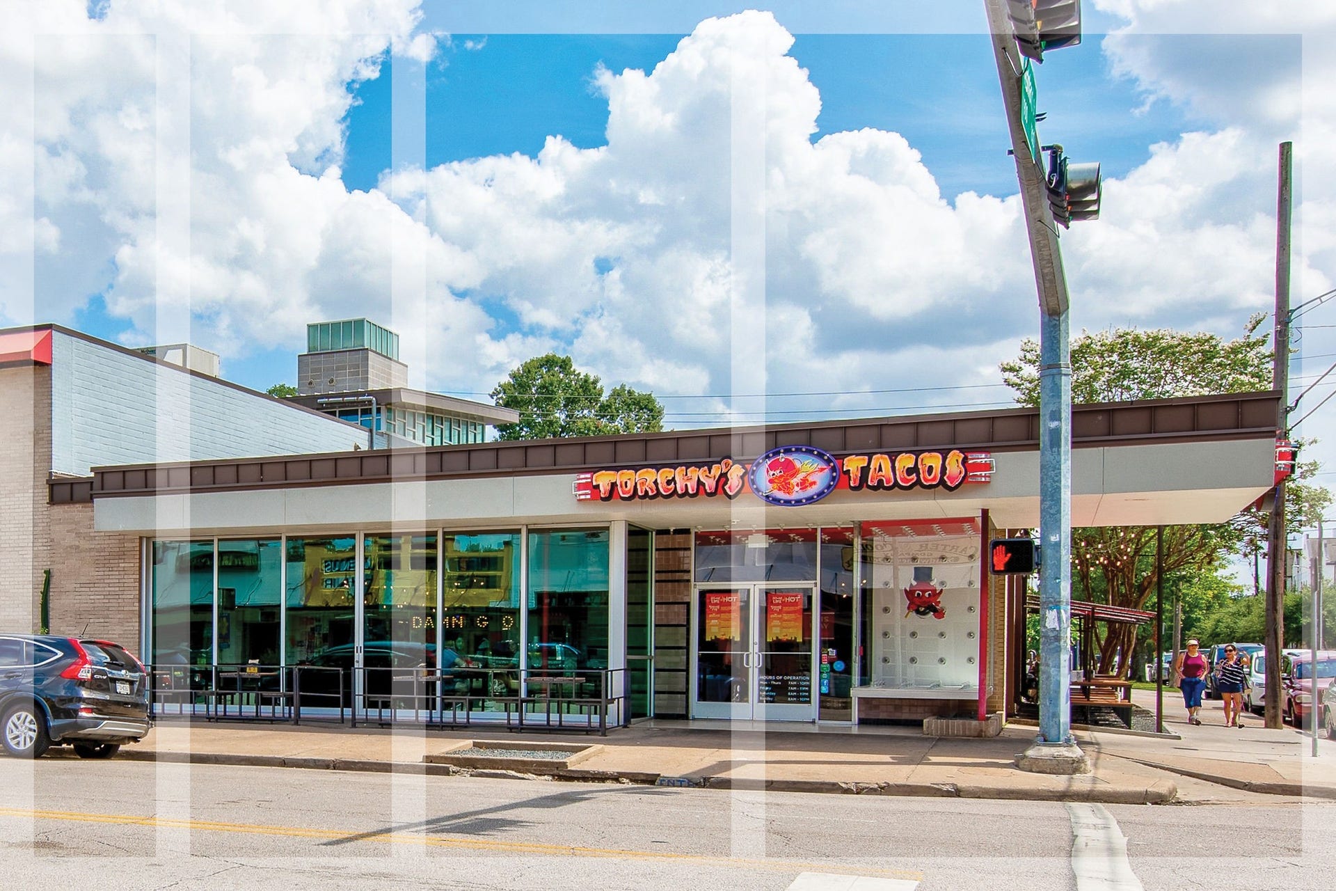 335 Harvard Street, Houston, TX 77007 Torchy's Tacos in The Heights, Houston, offers a fun and vibrant dining experience with its signature fusion of bold flavors and creative taco combinations. The menu is known for its diverse selection of unique tacos, from the fan-favorite Trailer Park to the indulgent Crossroads, offering something for every taste. In addition to tacos, they serve fresh queso, chips, and flavorful margaritas, making it a great spot for both quick bites and more relaxed hangouts.