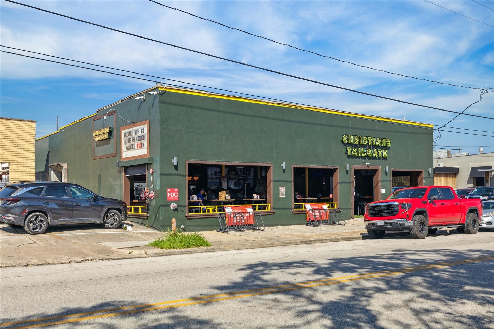 335 Harvard Street, Houston, TX 77007 Popular Heights hangouts like Christians Tailgate bring dining, sports and casual neighborhood gathering spots close to home, adding to the areas energetic local scene.