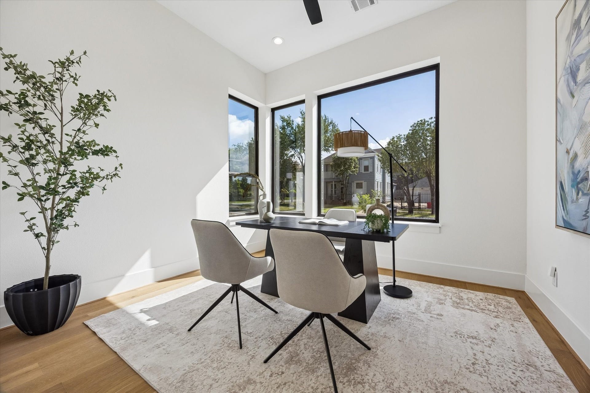 335 Harvard Street, Houston, TX 77007 Positioned on the first floor, this private bedroom easily doubles as a dedicated home office, offering flexibility for guests, work from home days or a quiet retreat.