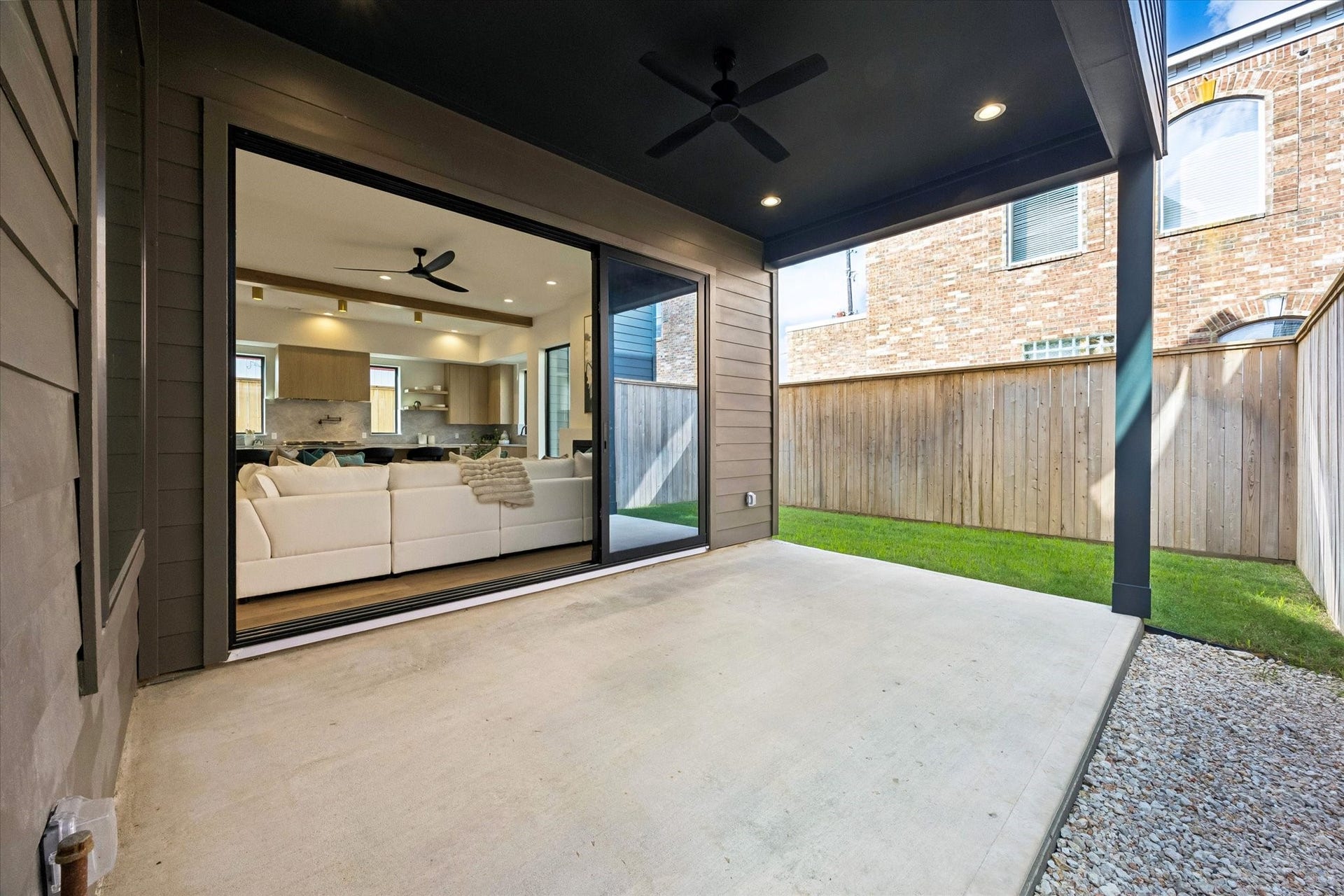 335 Harvard Street, Houston, TX 77007 Covered patio extends the living space outdoors, with recessed lighting, a ceiling fan and wide sliding glass doors creating an easy connection to the main living area.