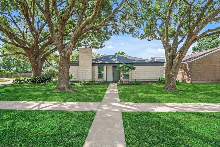 Property photo for 15826 Stonehaven Drive, Houston, TX