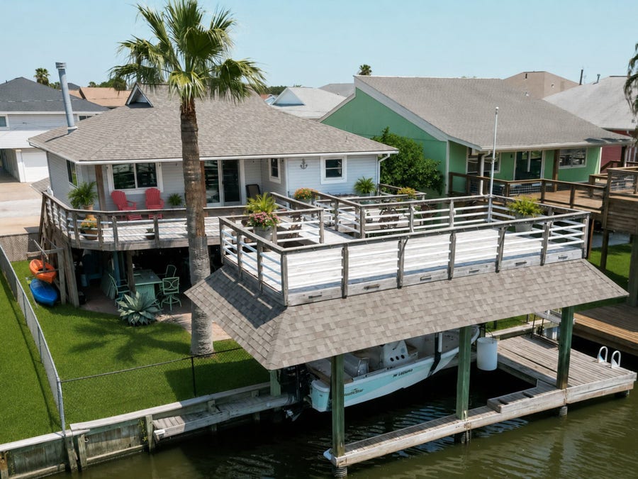 Property photo for 674 Warsaw Street, Bayou Vista, TX