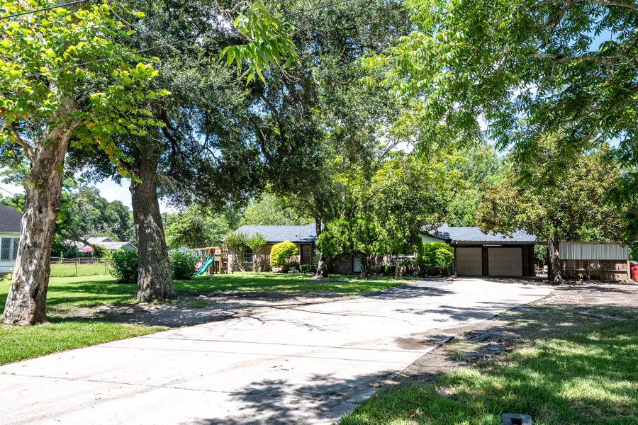 Property photo for 5907 Crosby Dayton Road, Crosby, TX