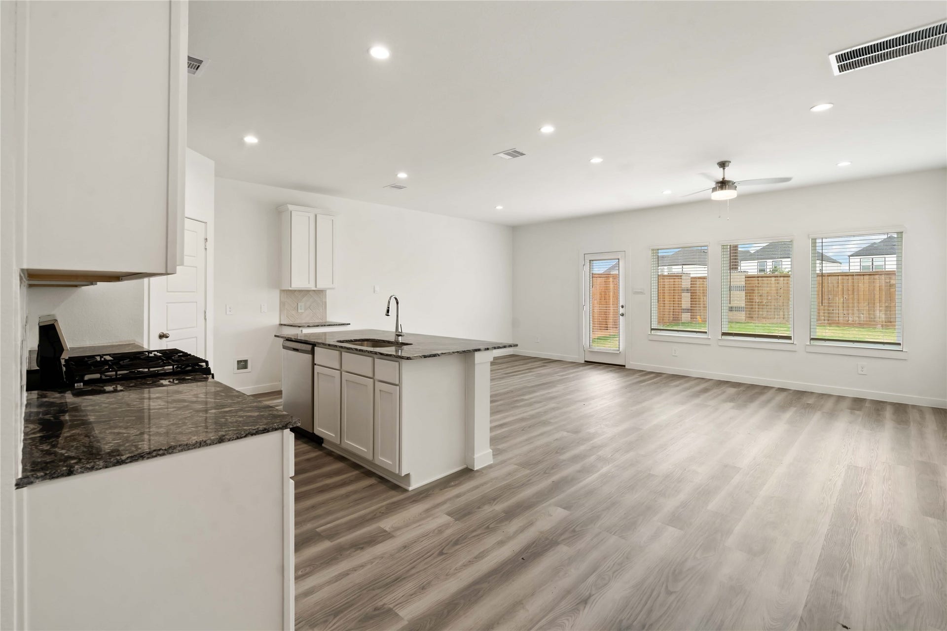 811 Gran Torino Drive, Houston, TX 77051 811 Gran Torino Drive, Houston, TX 77051