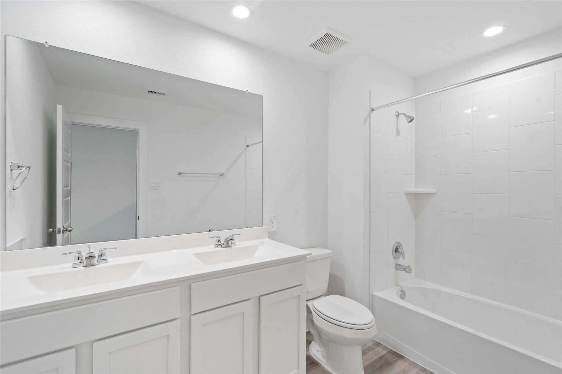 811 Gran Torino Drive, Houston, TX 77051 811 Gran Torino Drive, Houston, TX 77051
