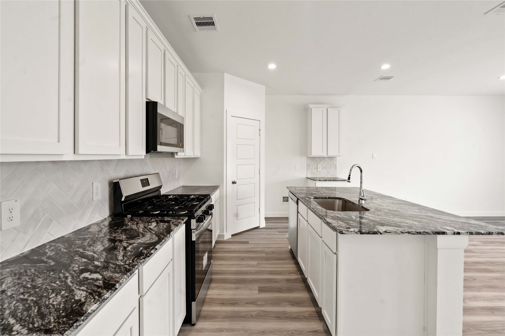 811 Gran Torino Drive, Houston, TX 77051 811 Gran Torino Drive, Houston, TX 77051