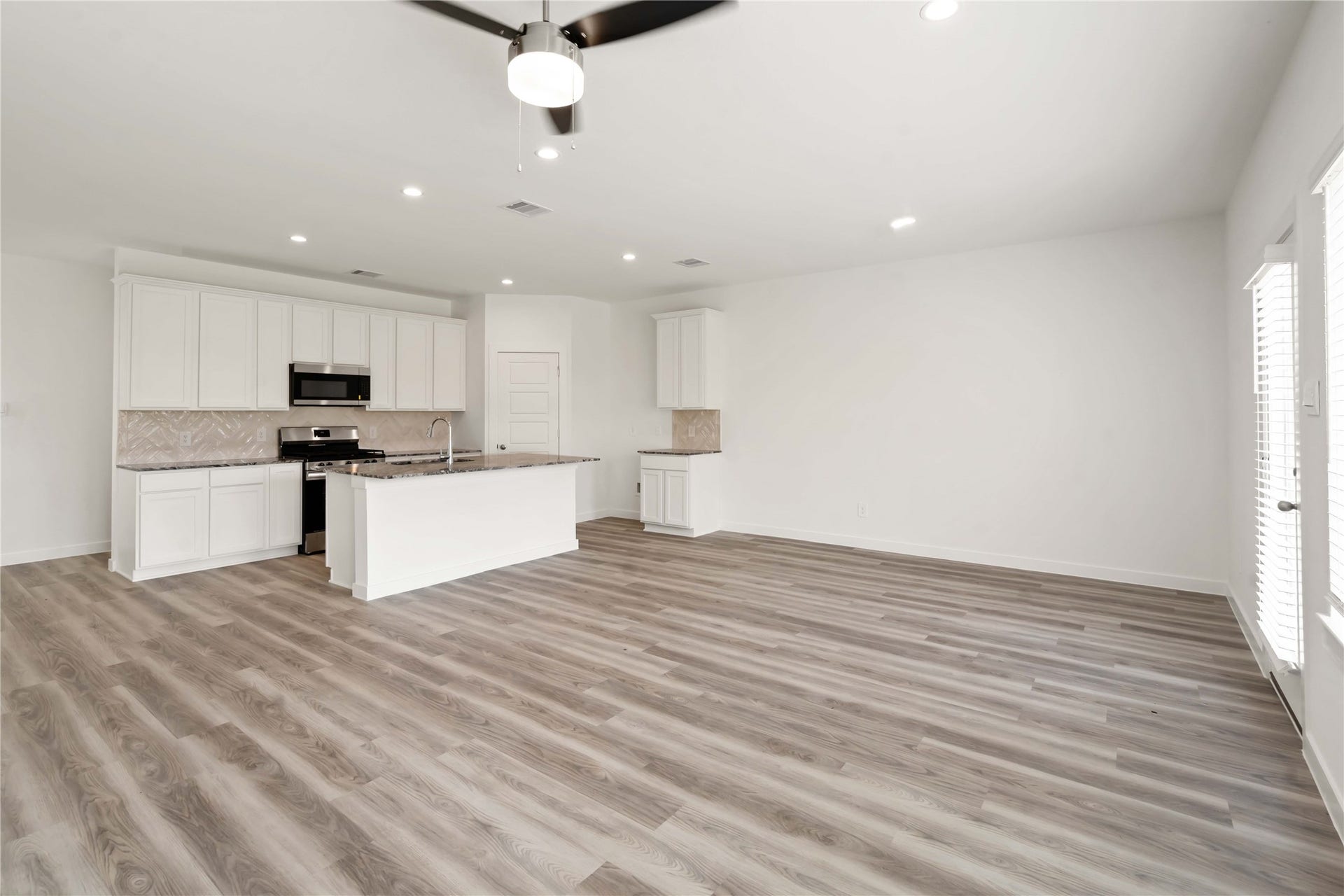 811 Gran Torino Drive, Houston, TX 77051 811 Gran Torino Drive, Houston, TX 77051