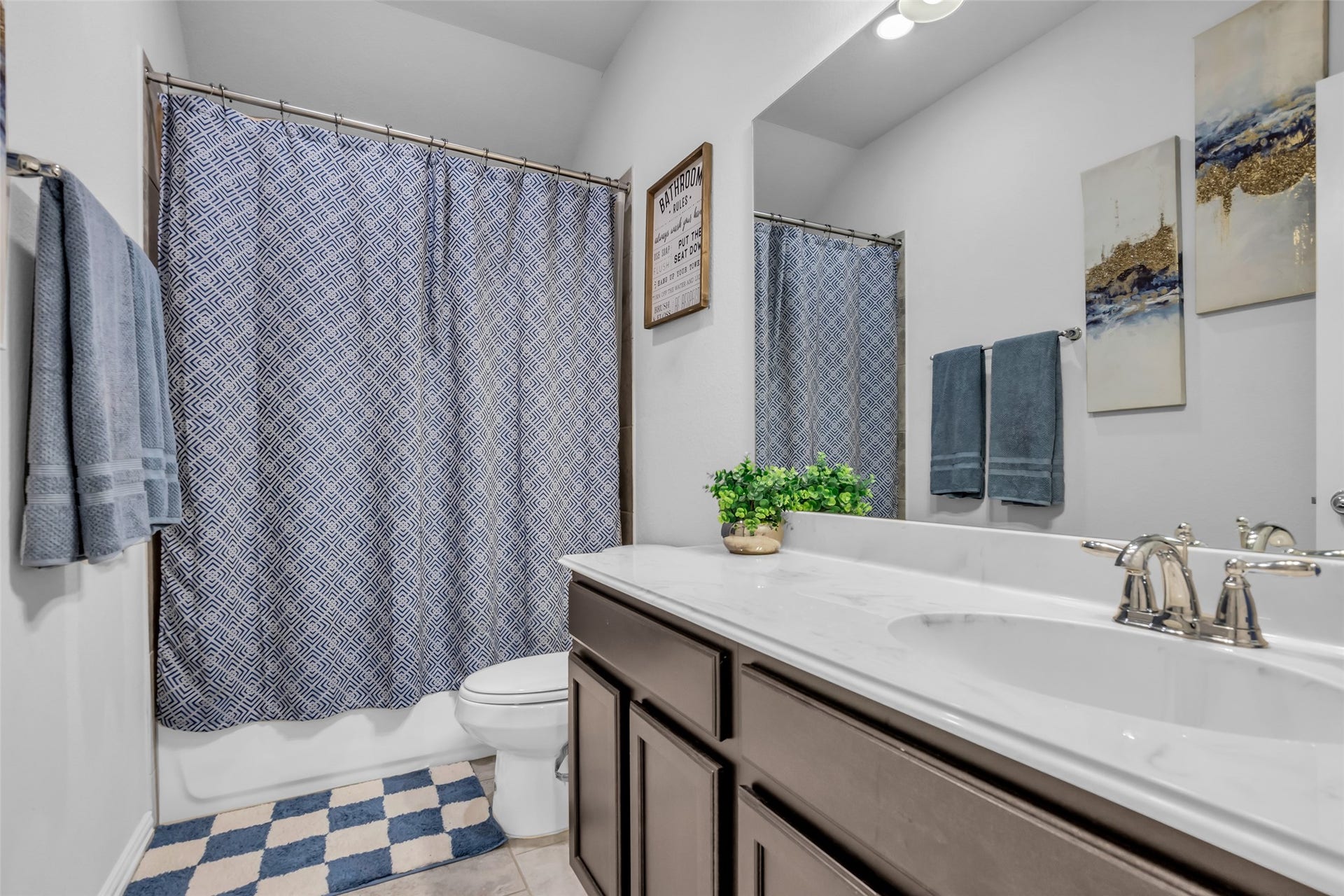 Full upstairs bathroom