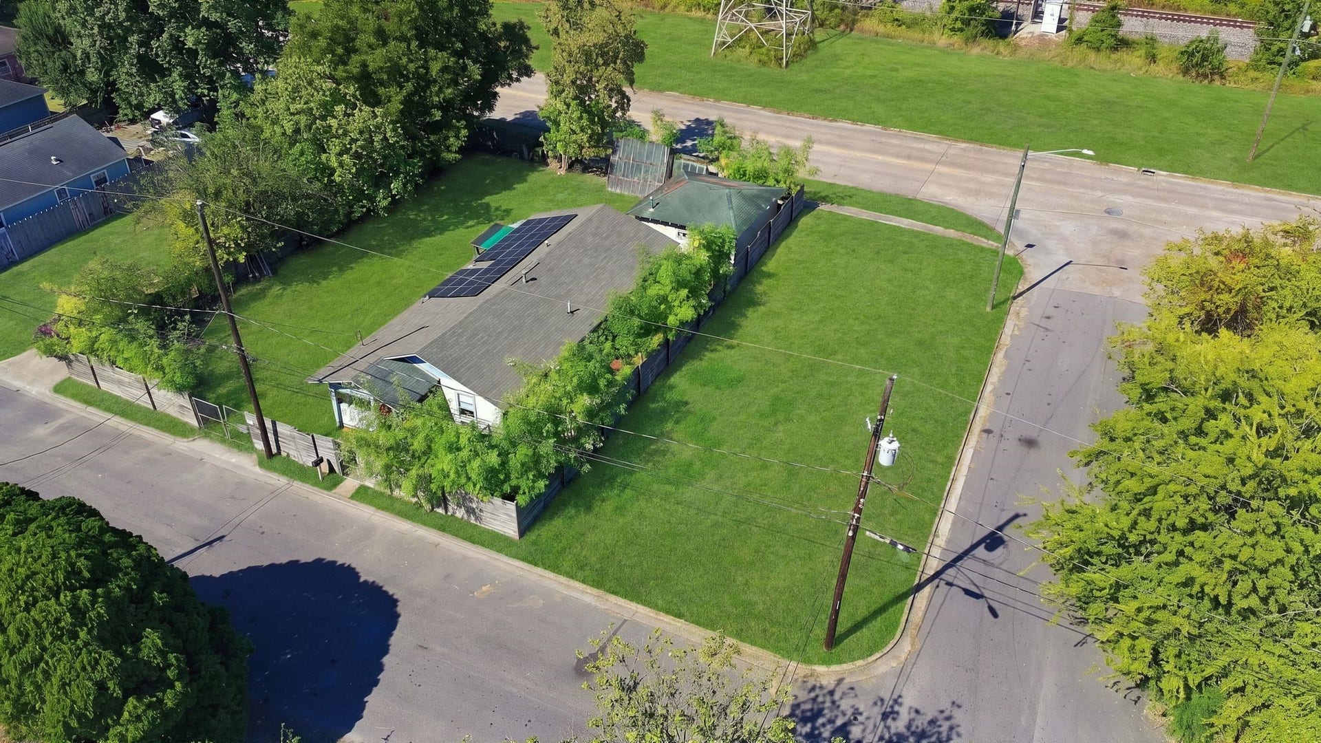 1323 E 36th Street, Houston, TX 77022 1323 E 36th Street, Houston, TX 77022