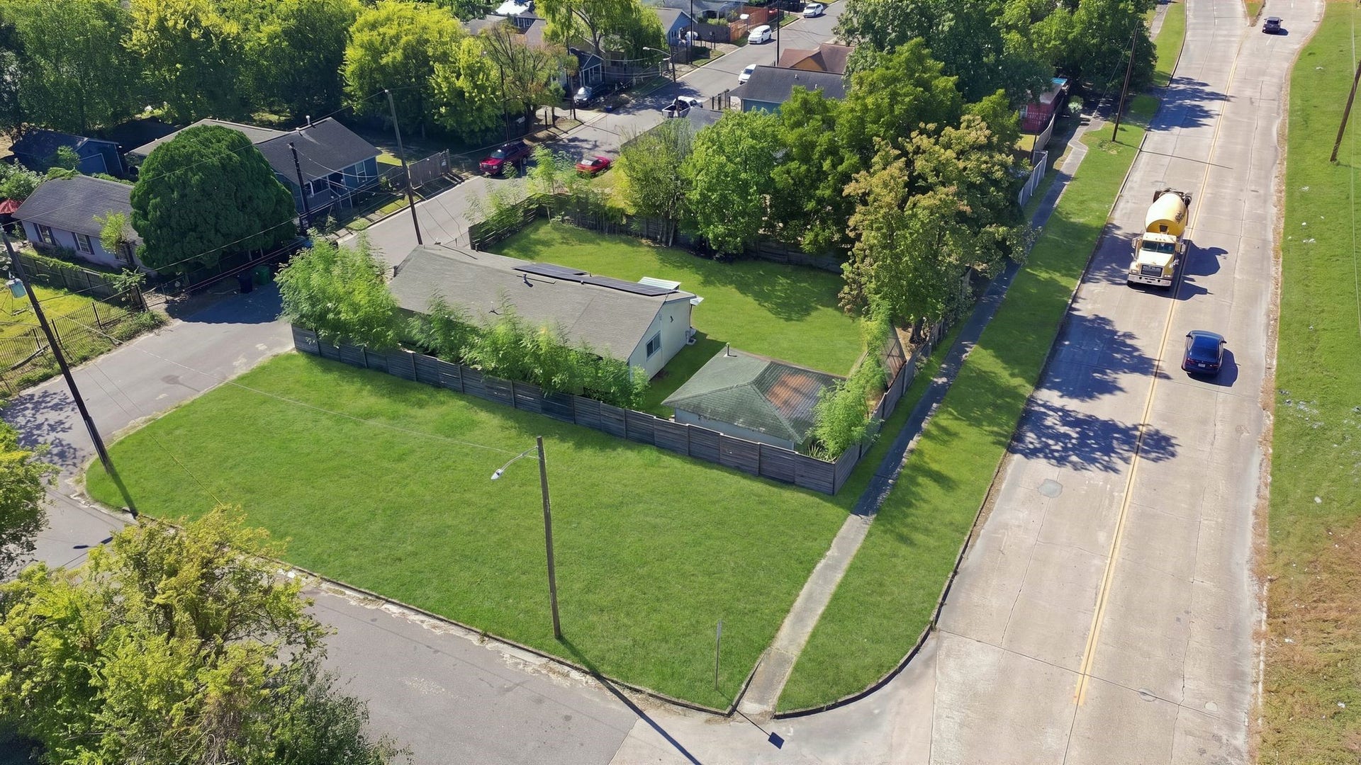 1323 E 36th Street, Houston, TX 77022 1323 E 36th Street, Houston, TX 77022