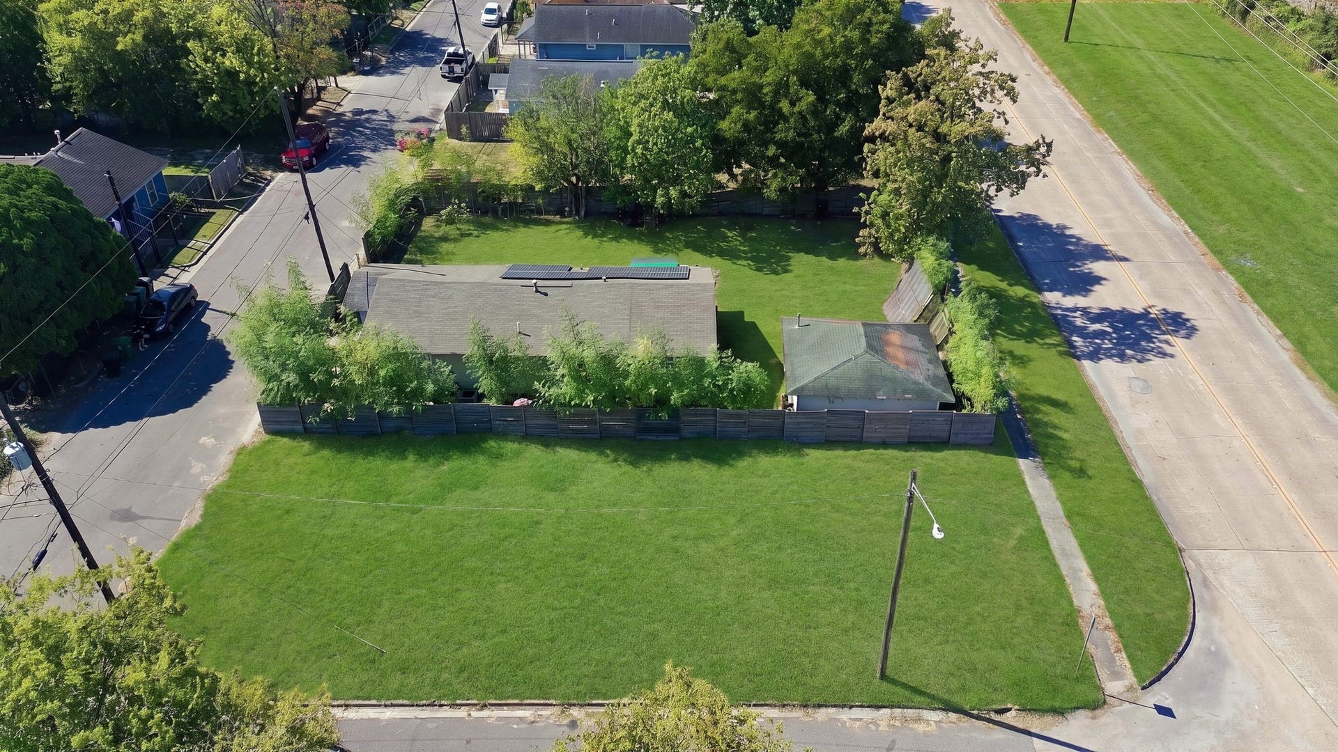 1323 E 36th Street, Houston, TX 77022 1323 E 36th Street, Houston, TX 77022